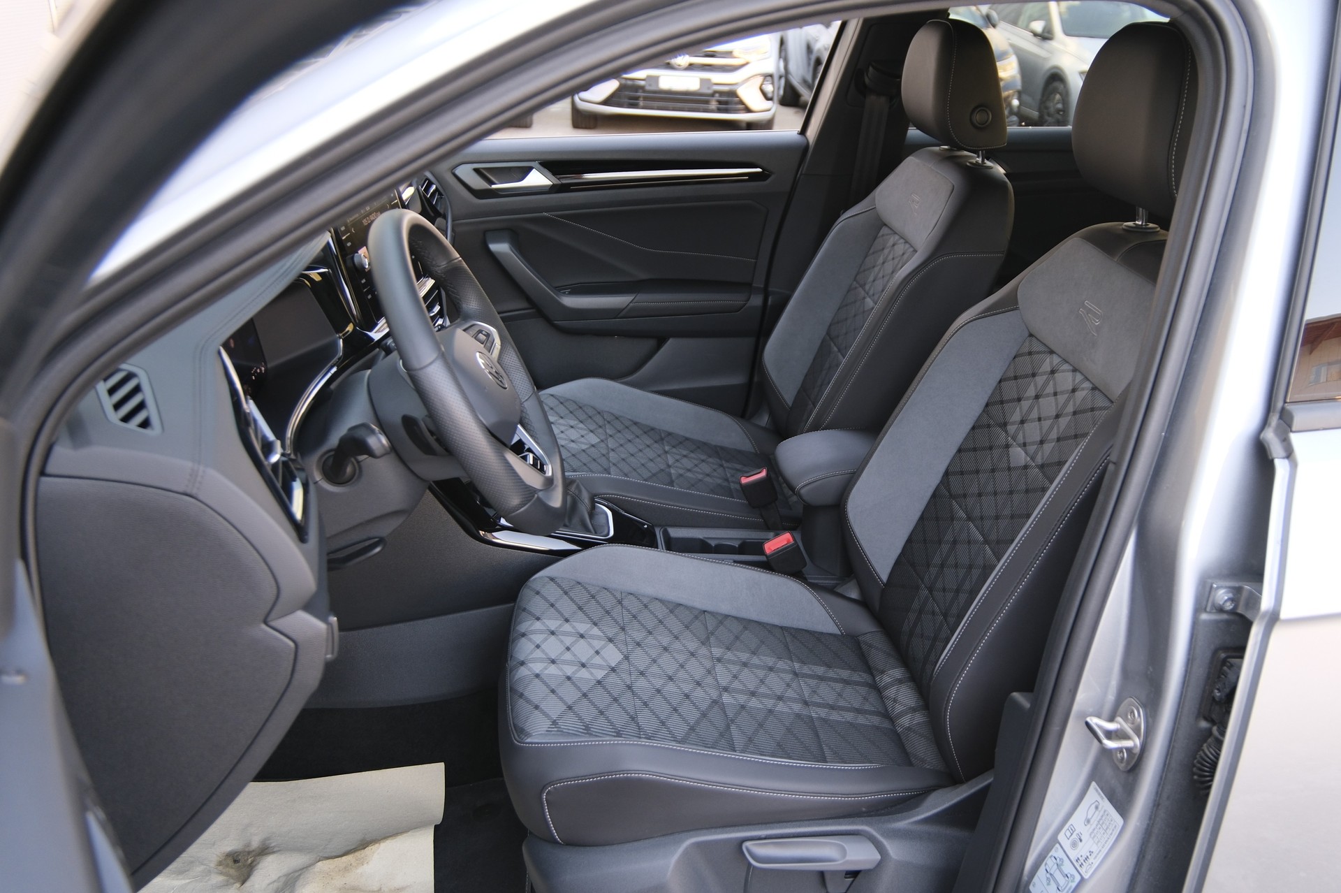 VW T-Roc 1.5 TSI EVO R-Line DSG-image-3