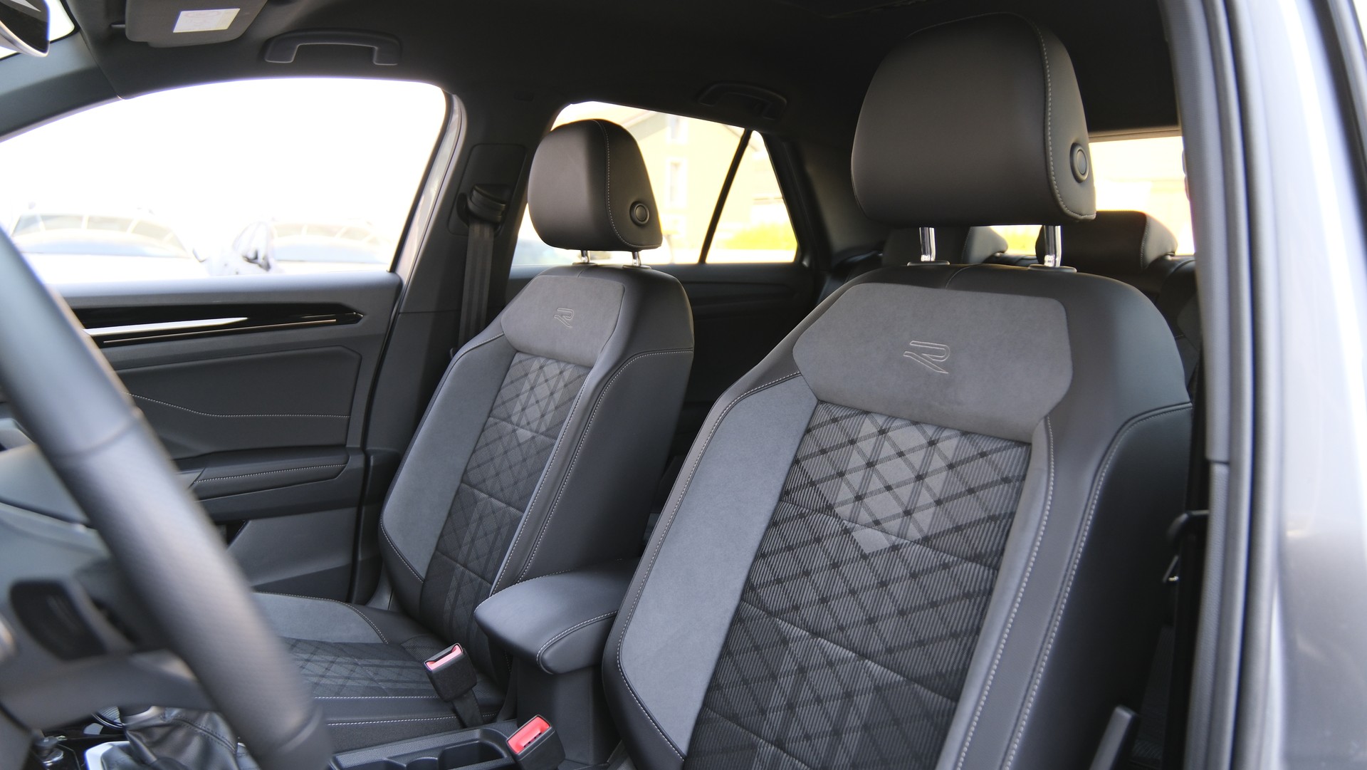 VW T-Roc 1.5 TSI EVO R-Line DSG-image-4