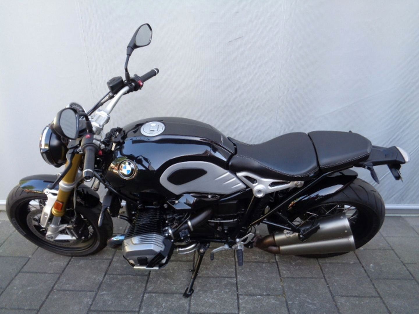 BMW R NINE T