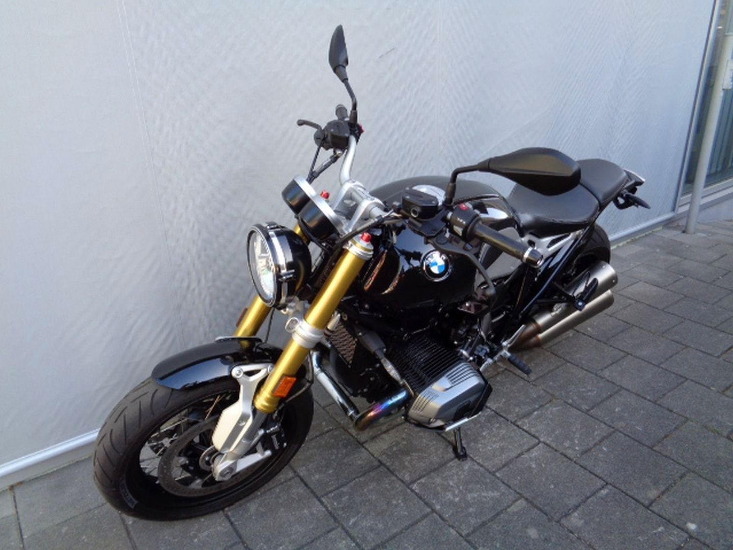 BMW R NINE T-showroom-element-1