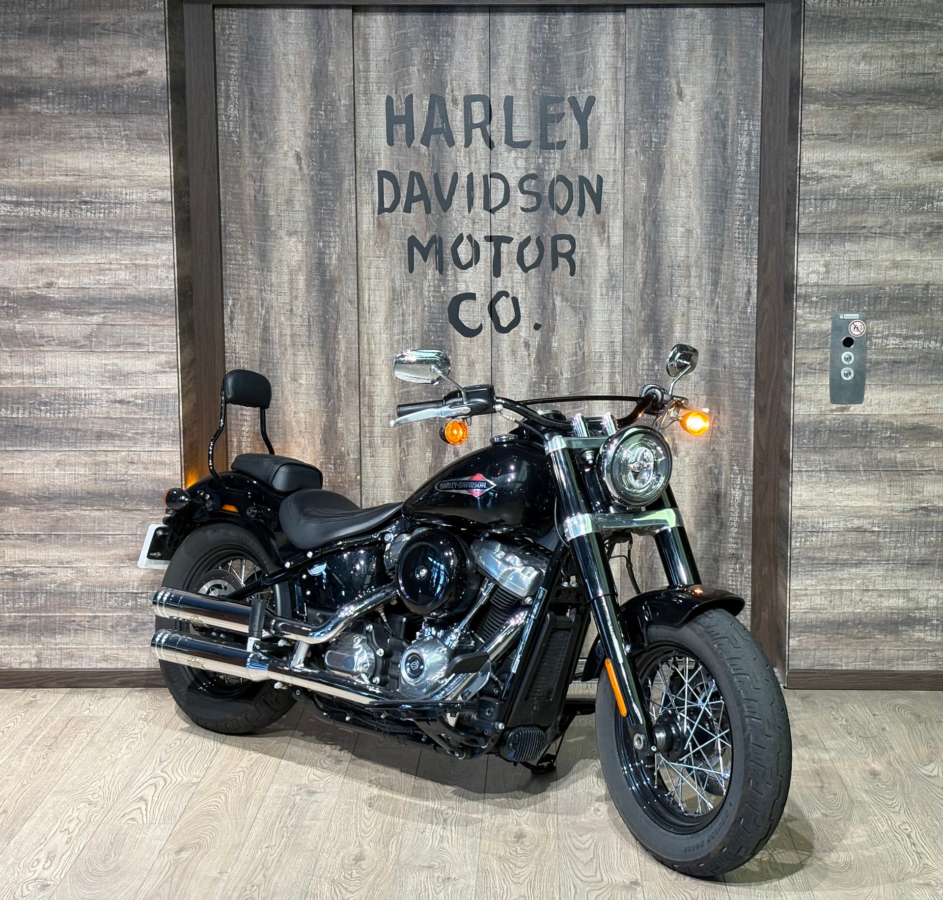 HARLEY-DAVIDSON FLSL Softail Slim 107-showroom-element-1