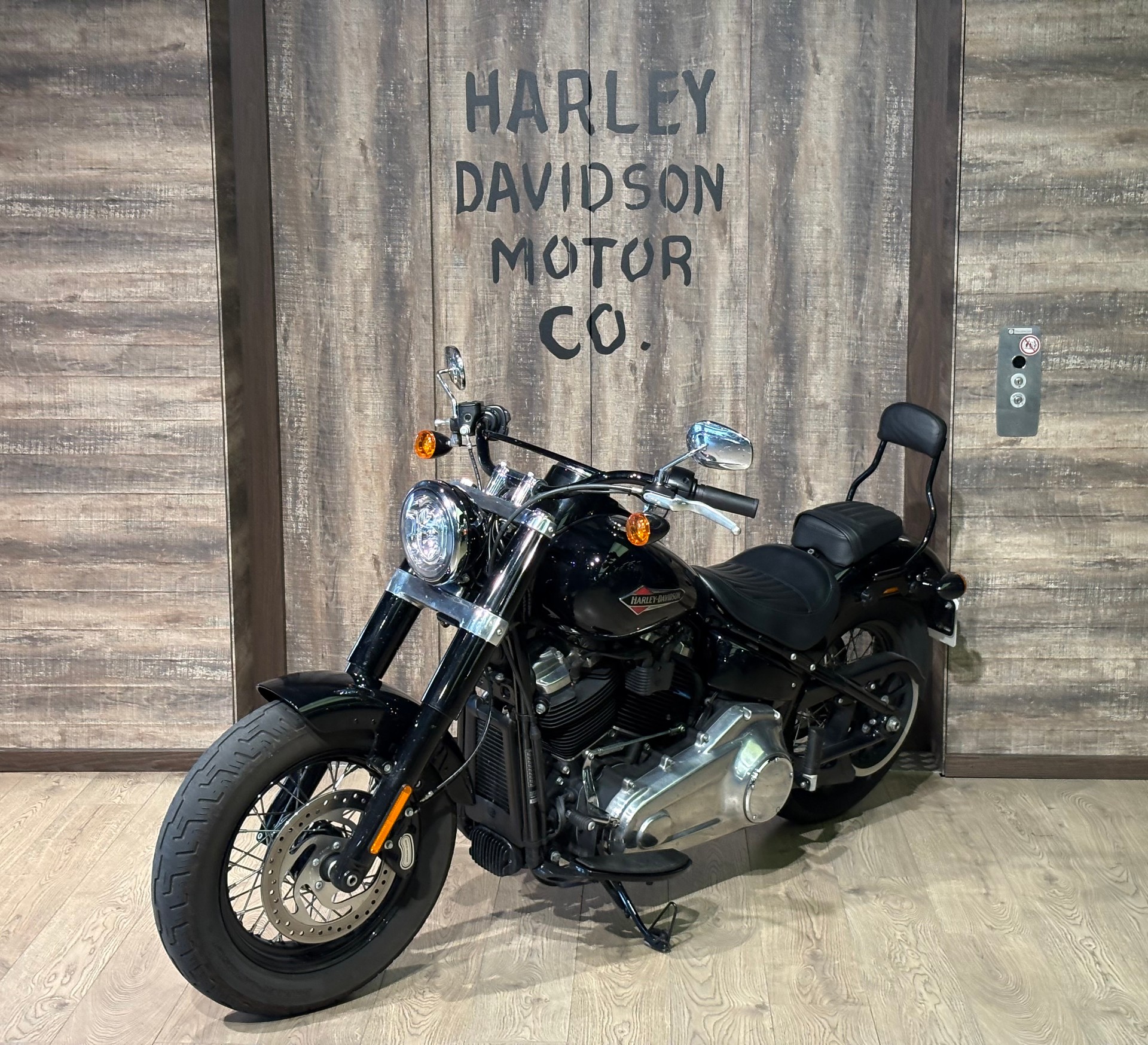 HARLEY-DAVIDSON FLSL Softail Slim 107-showroom-element-2