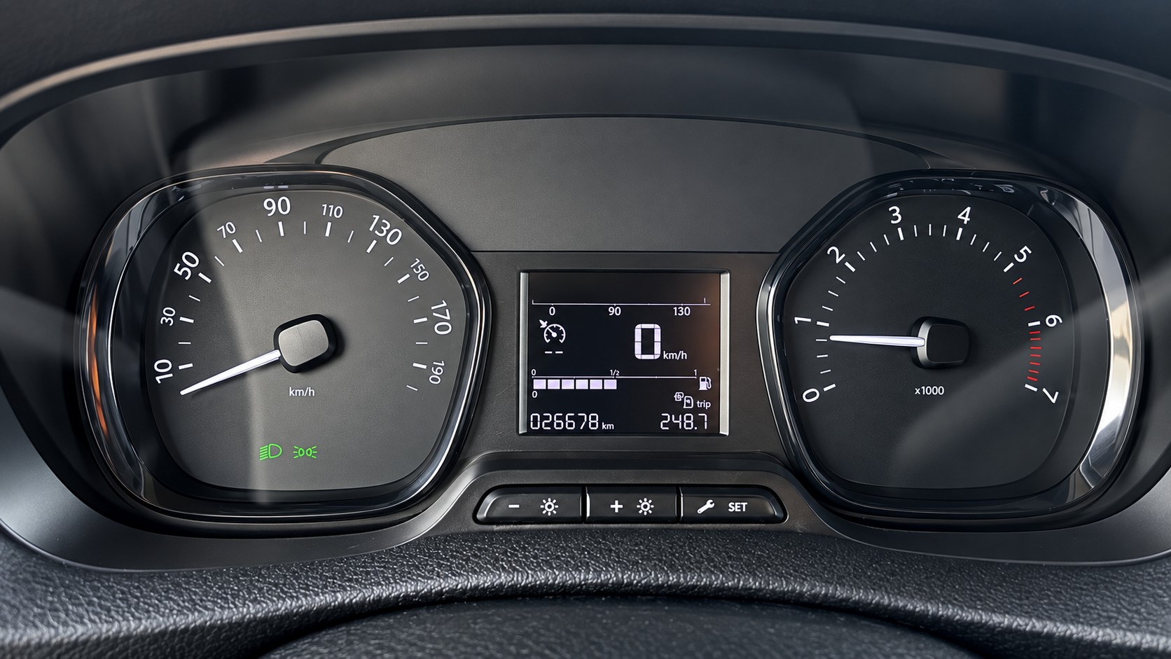 TOYOTA Proace 2.0D Panel Van Medium Active 4x4-image-10