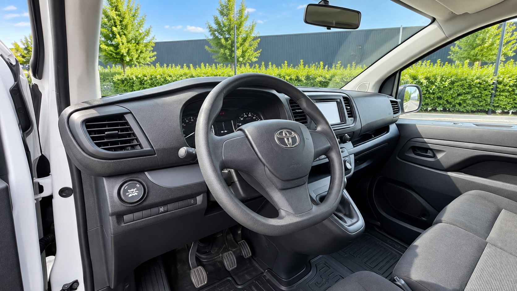TOYOTA Proace 2.0D Panel Van Medium Active 4x4-image-6