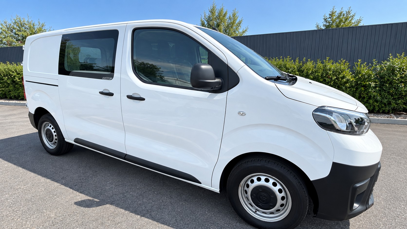 TOYOTA Proace 2.0D Panel Van Medium Active 4x4-image-0
