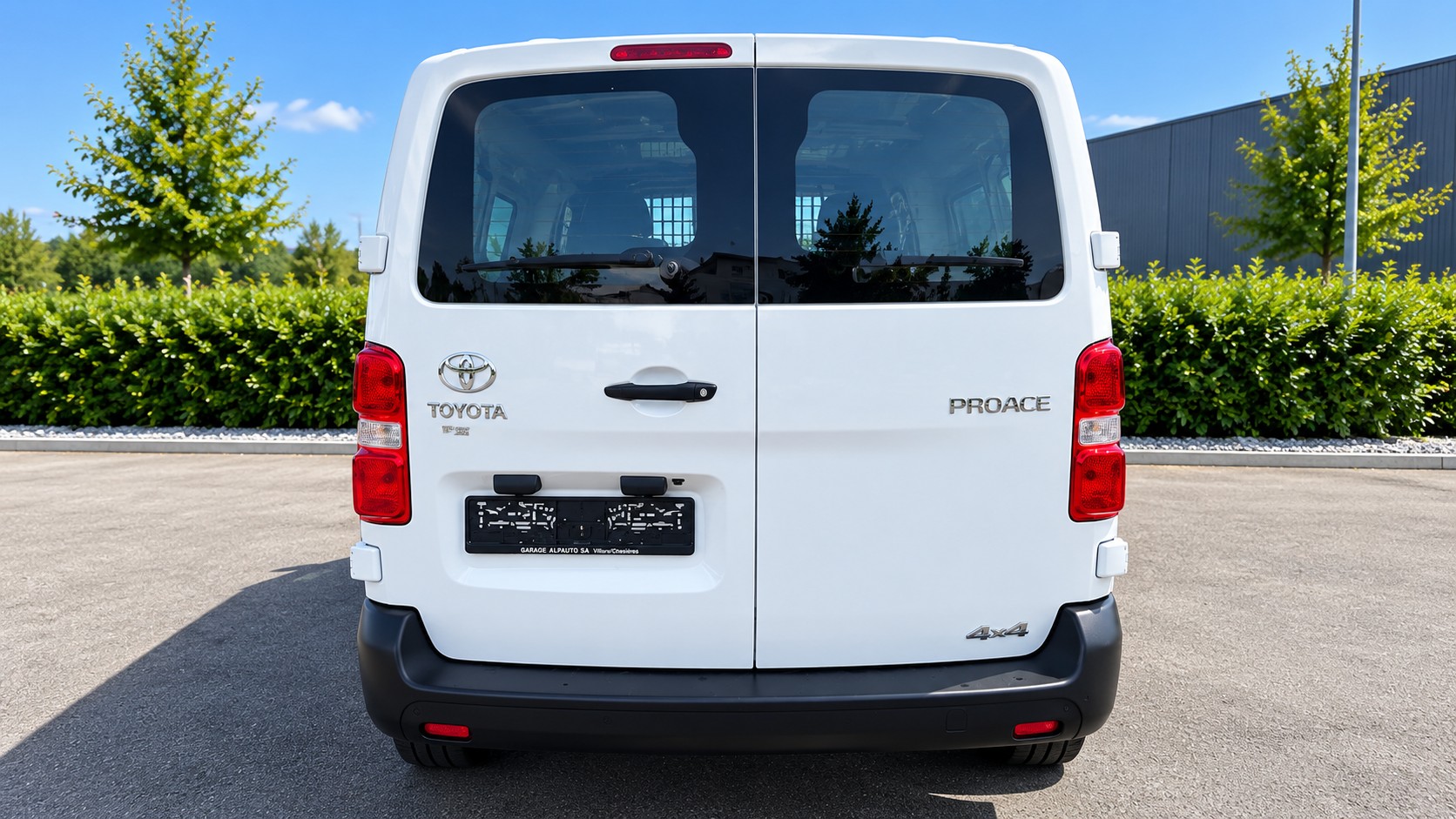TOYOTA Proace 2.0D Panel Van Medium Active 4x4-image-2