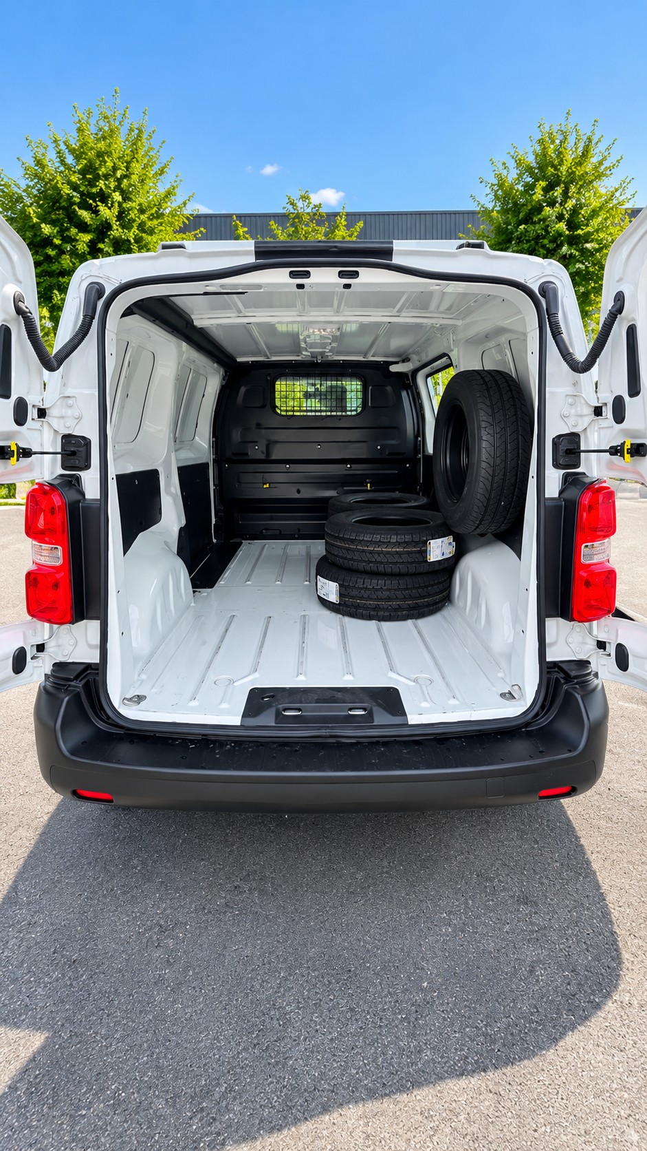 TOYOTA Proace 2.0D Panel Van Medium Active 4x4-image-4