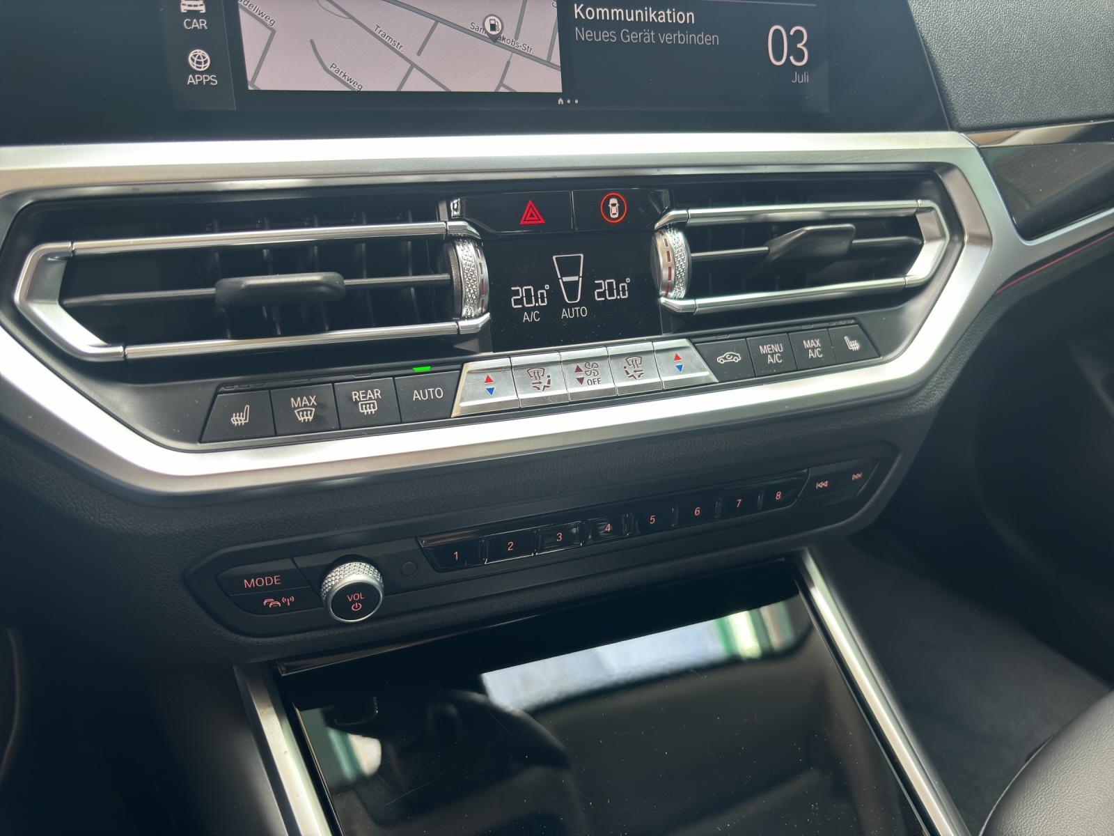 BMW 320i xDrive-image-17