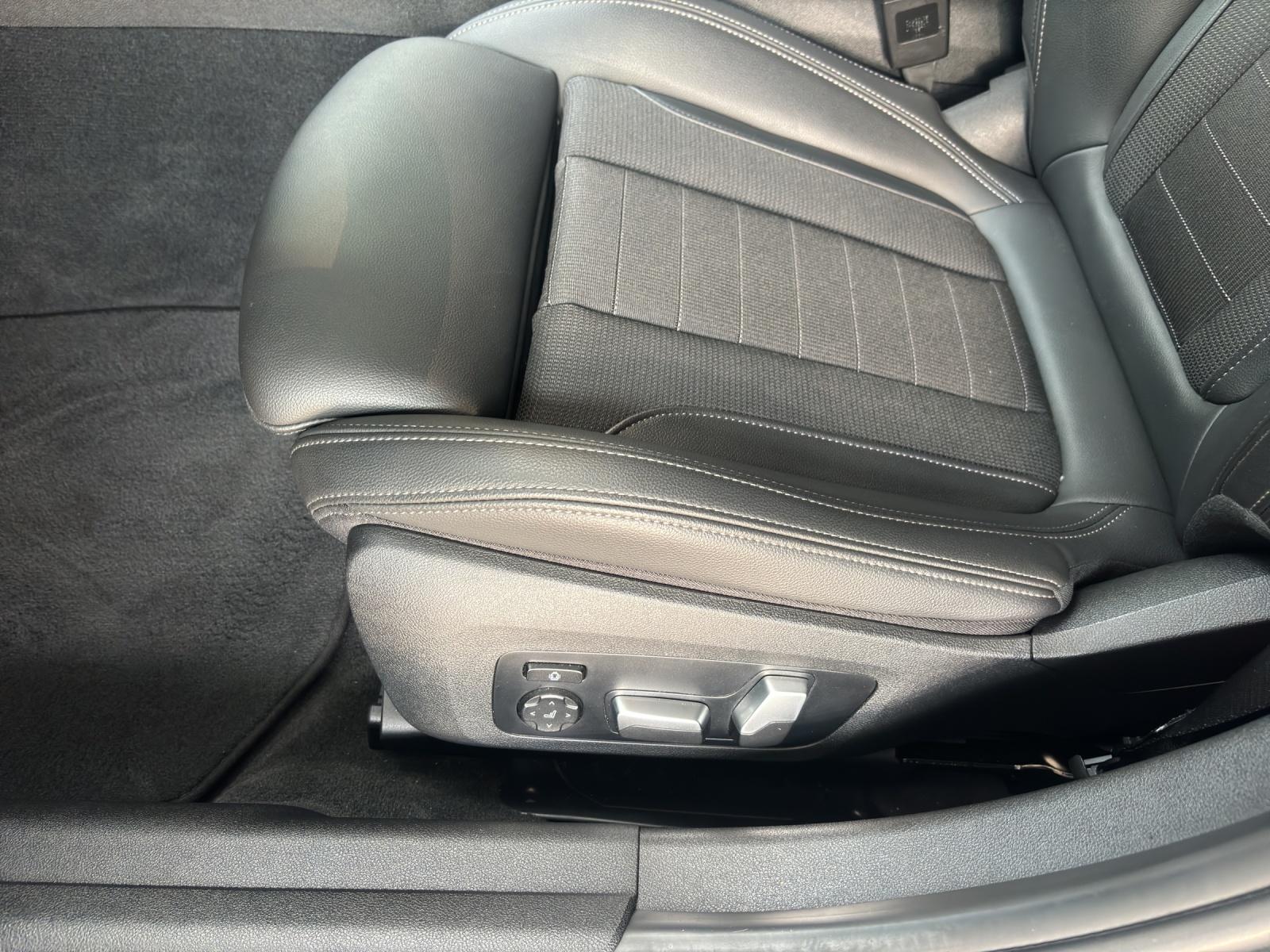 BMW 320i xDrive-image-22