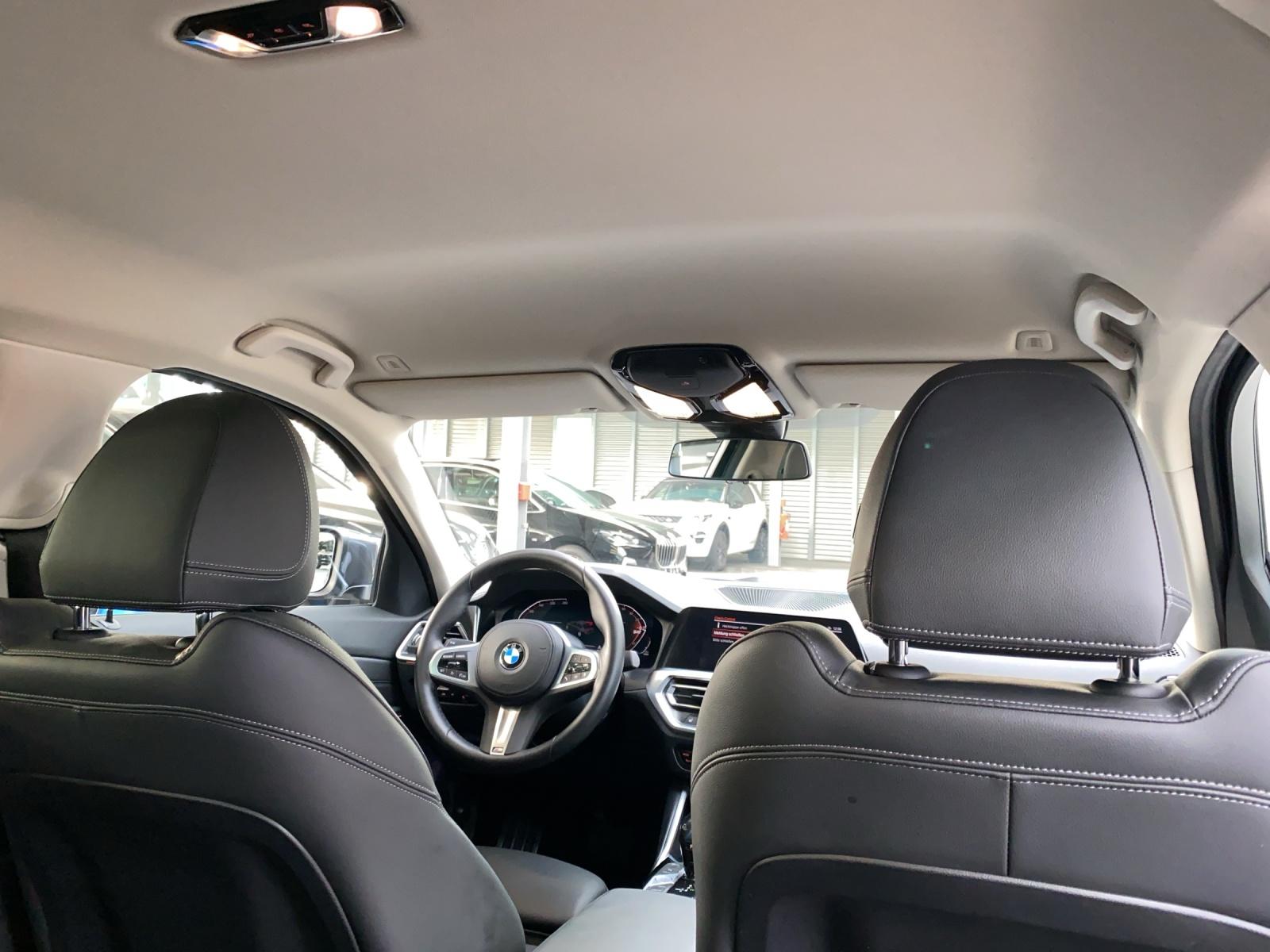 BMW 320i xDrive-image-12