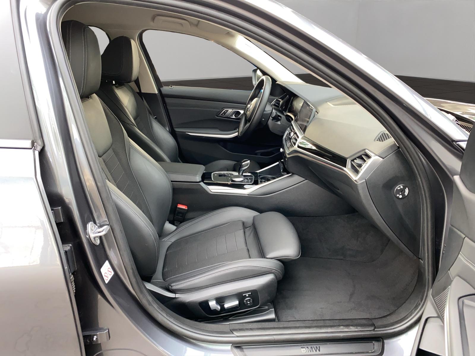 BMW 320i xDrive-image-10