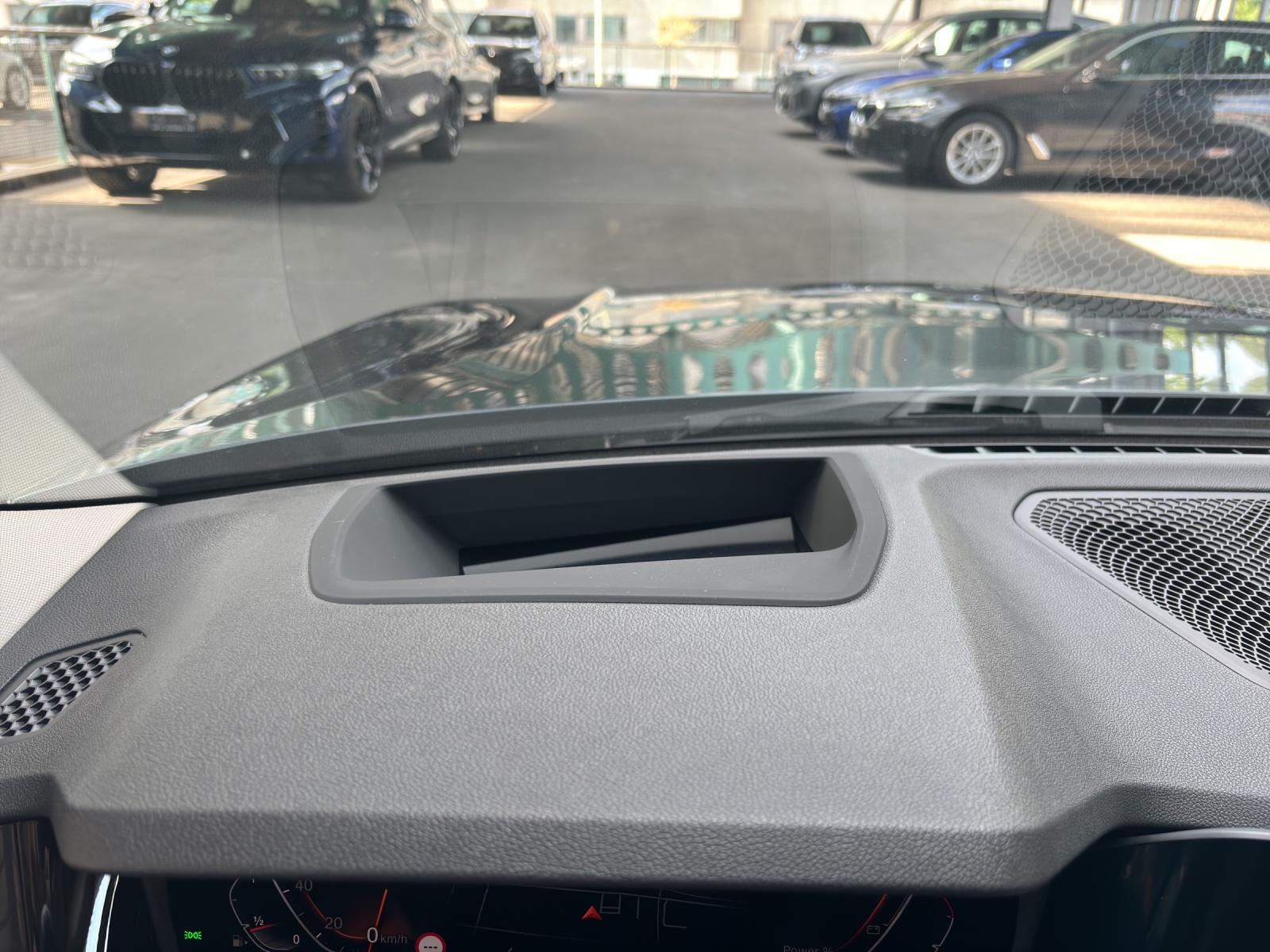 BMW 320i xDrive-image-16