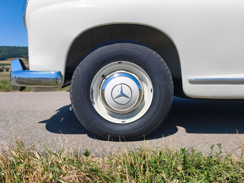 MERCEDES-BENZ 219-image-15