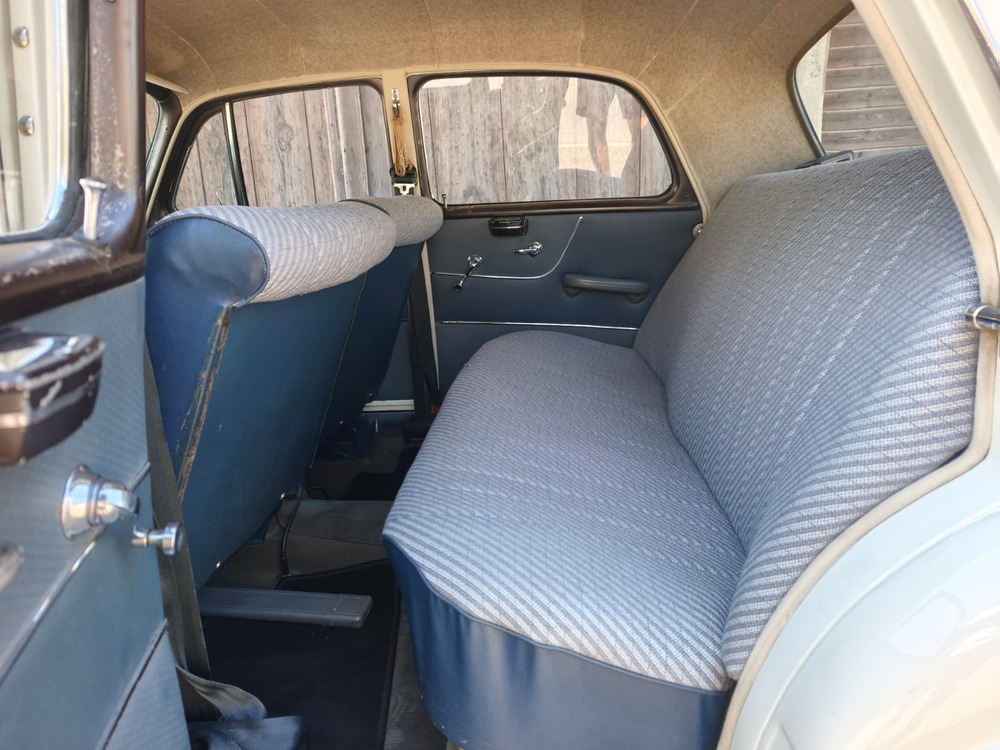 MERCEDES-BENZ 219-image-7