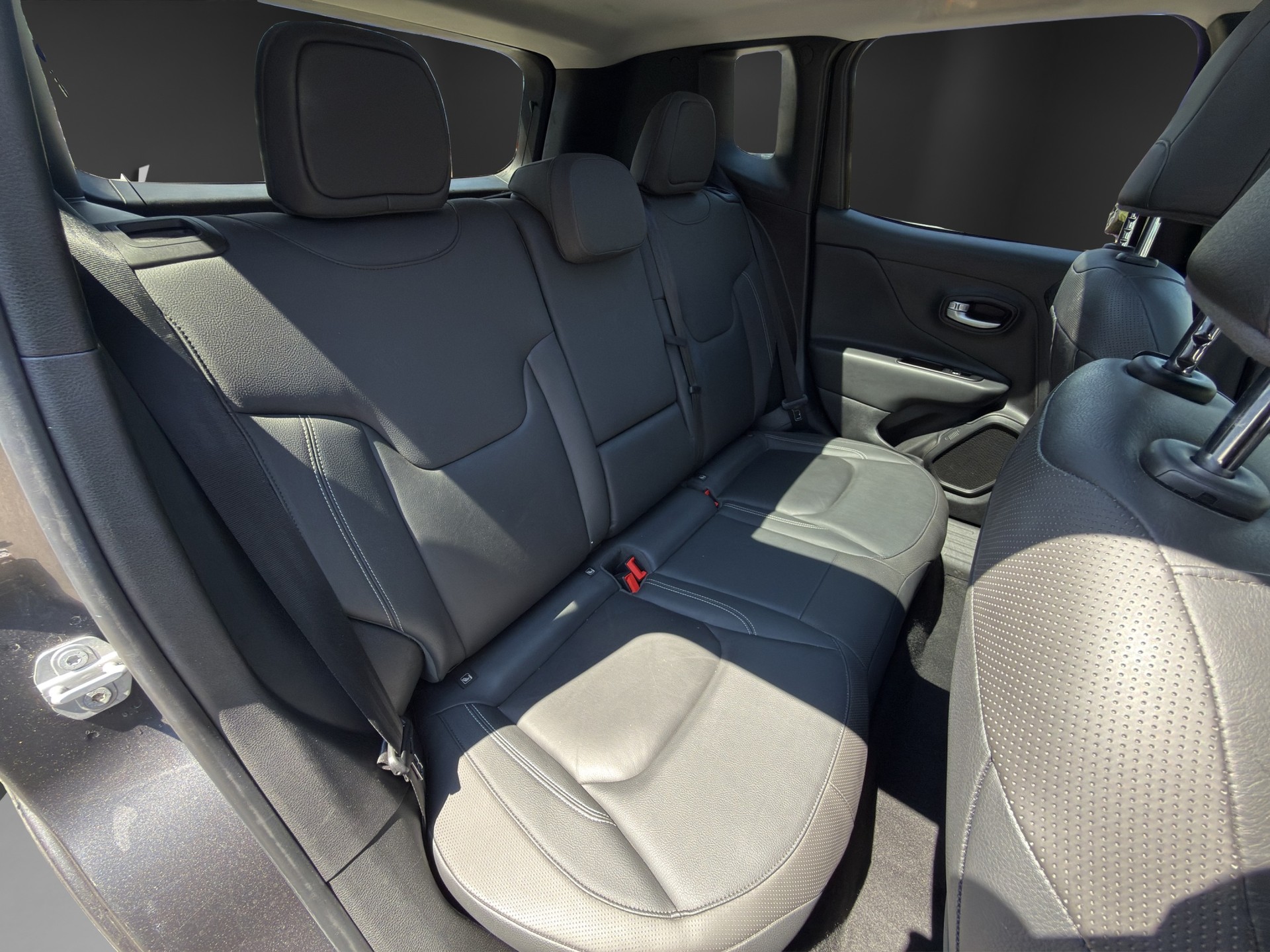 JEEP Renegade 1.3 Turbo Limited AWD-image-16