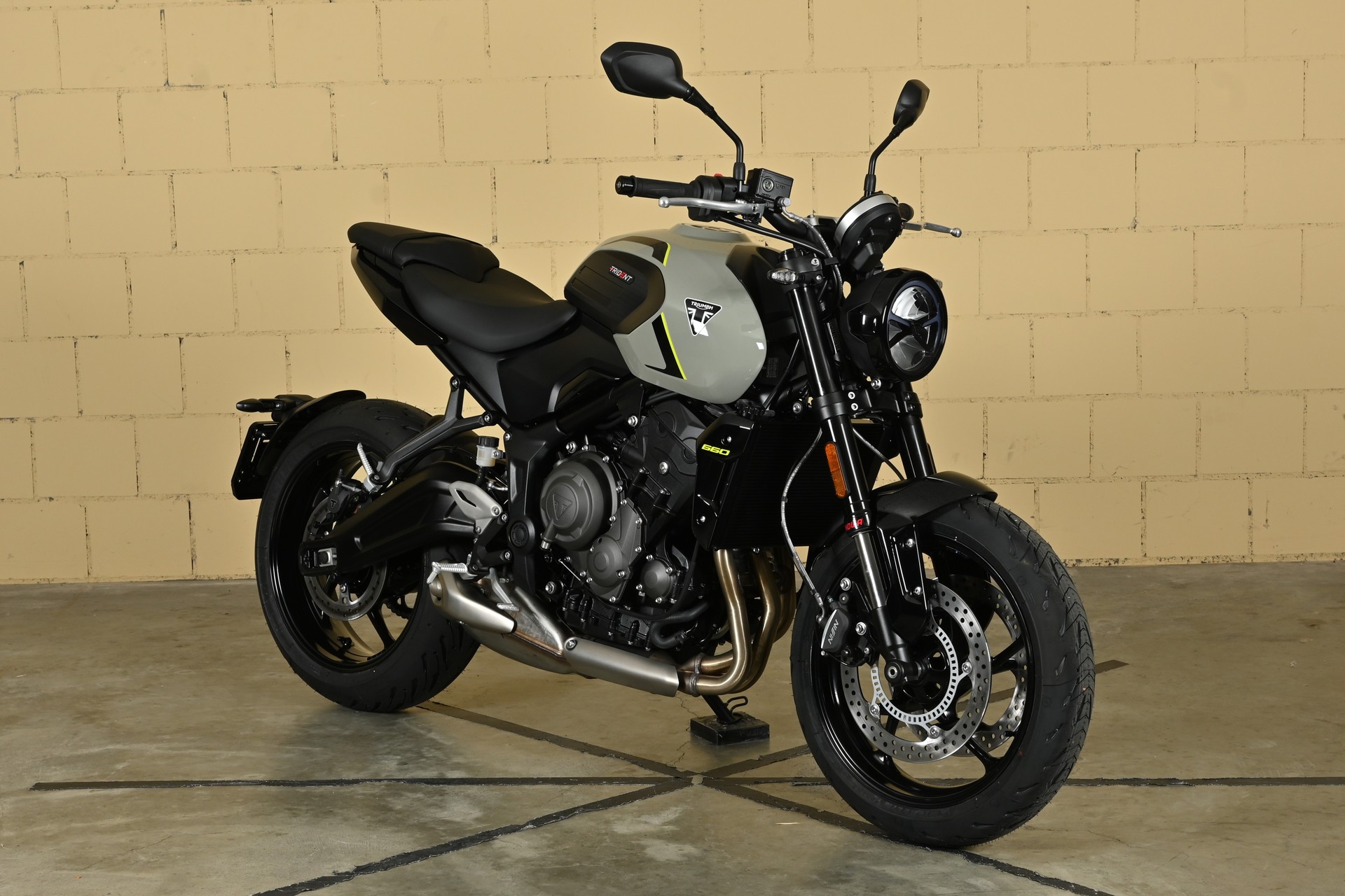TRIUMPH Trident 660-showroom-element-1