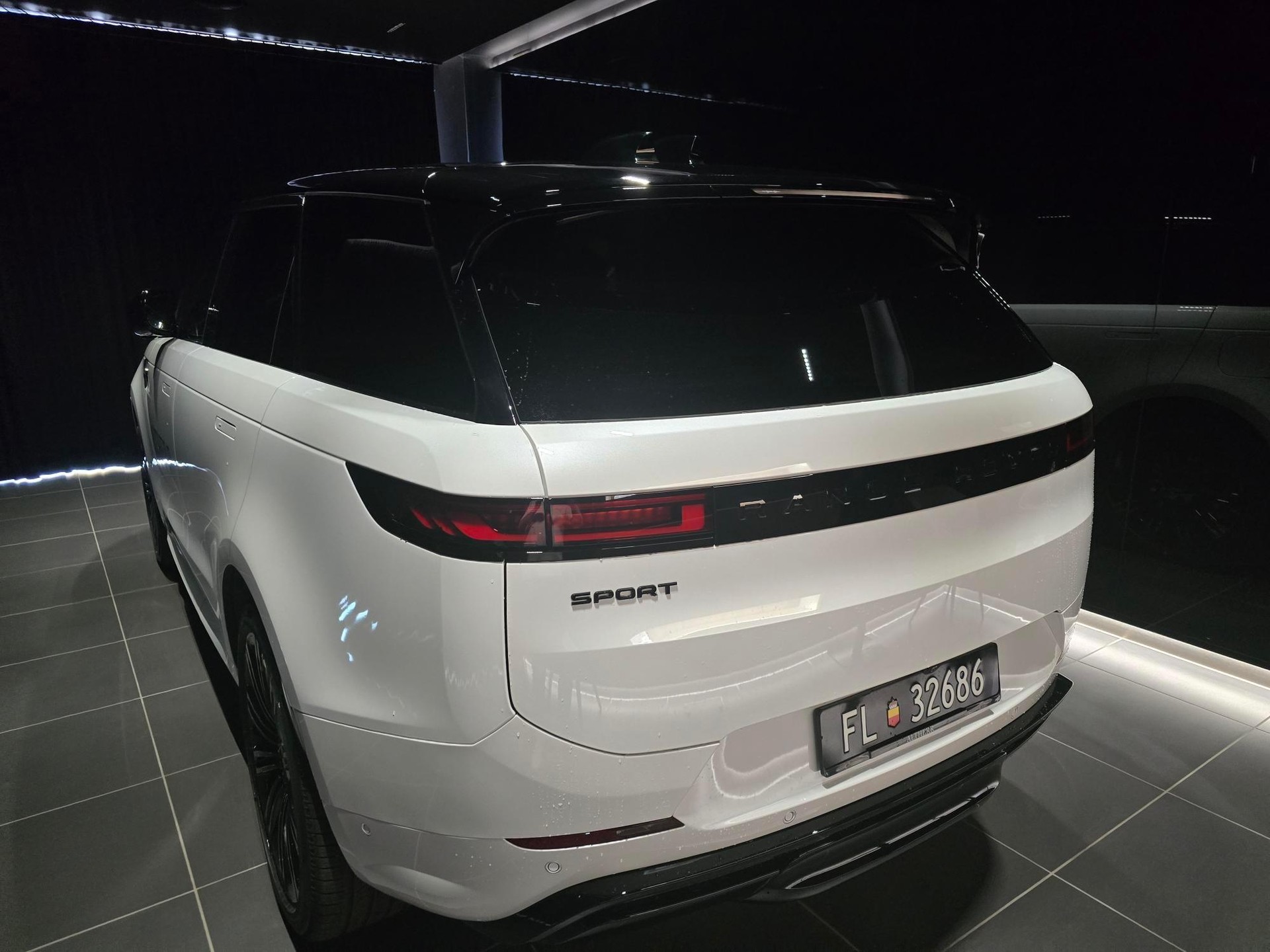 LAND ROVER Range Rover Sport 3.0 I6 350 Autobiography-image-2