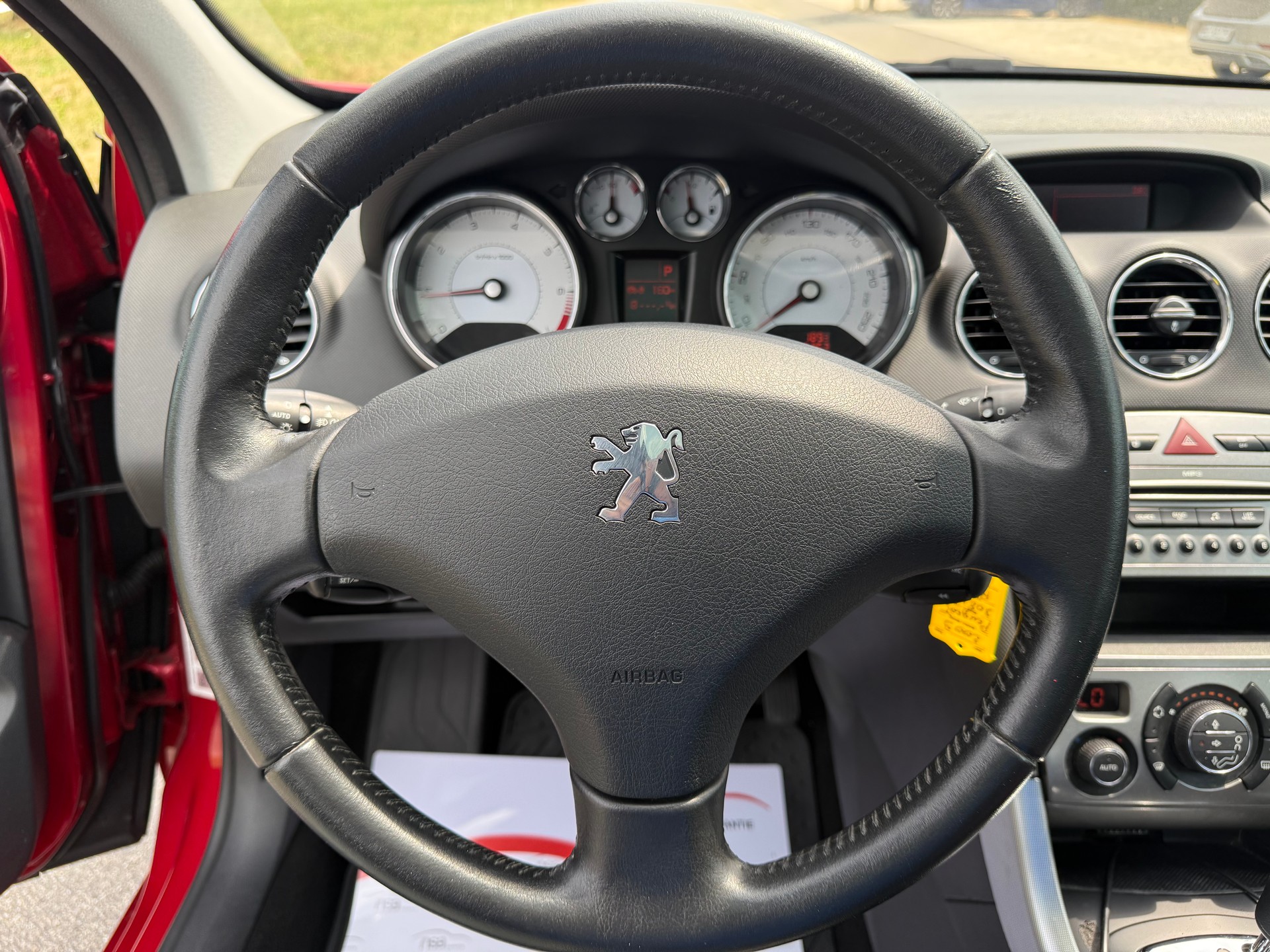 PEUGEOT 308 1.6 16V T Sport Pack Automatic-image-11