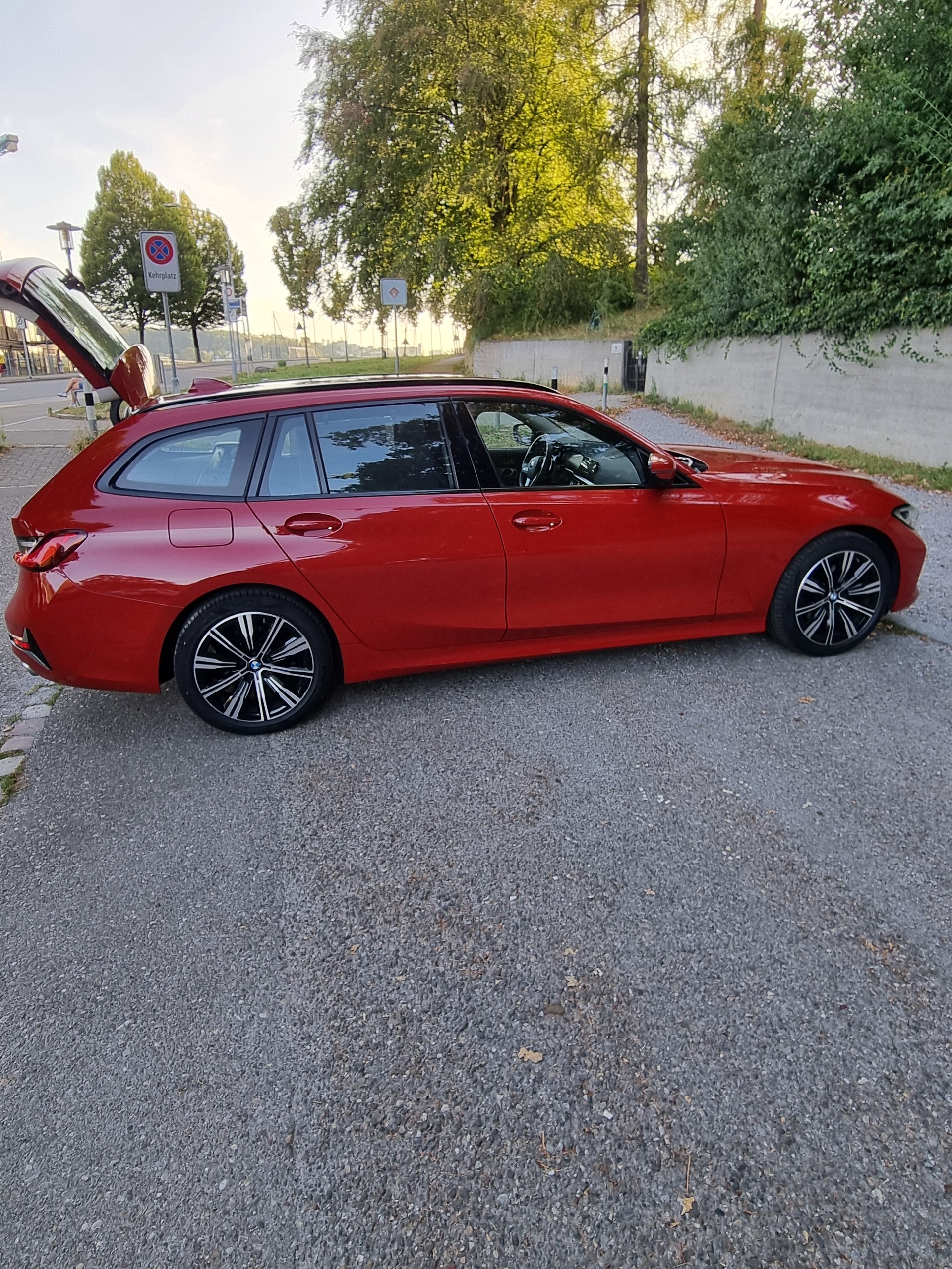 BMW 320d xDrive Touring Luxury Line-image-13