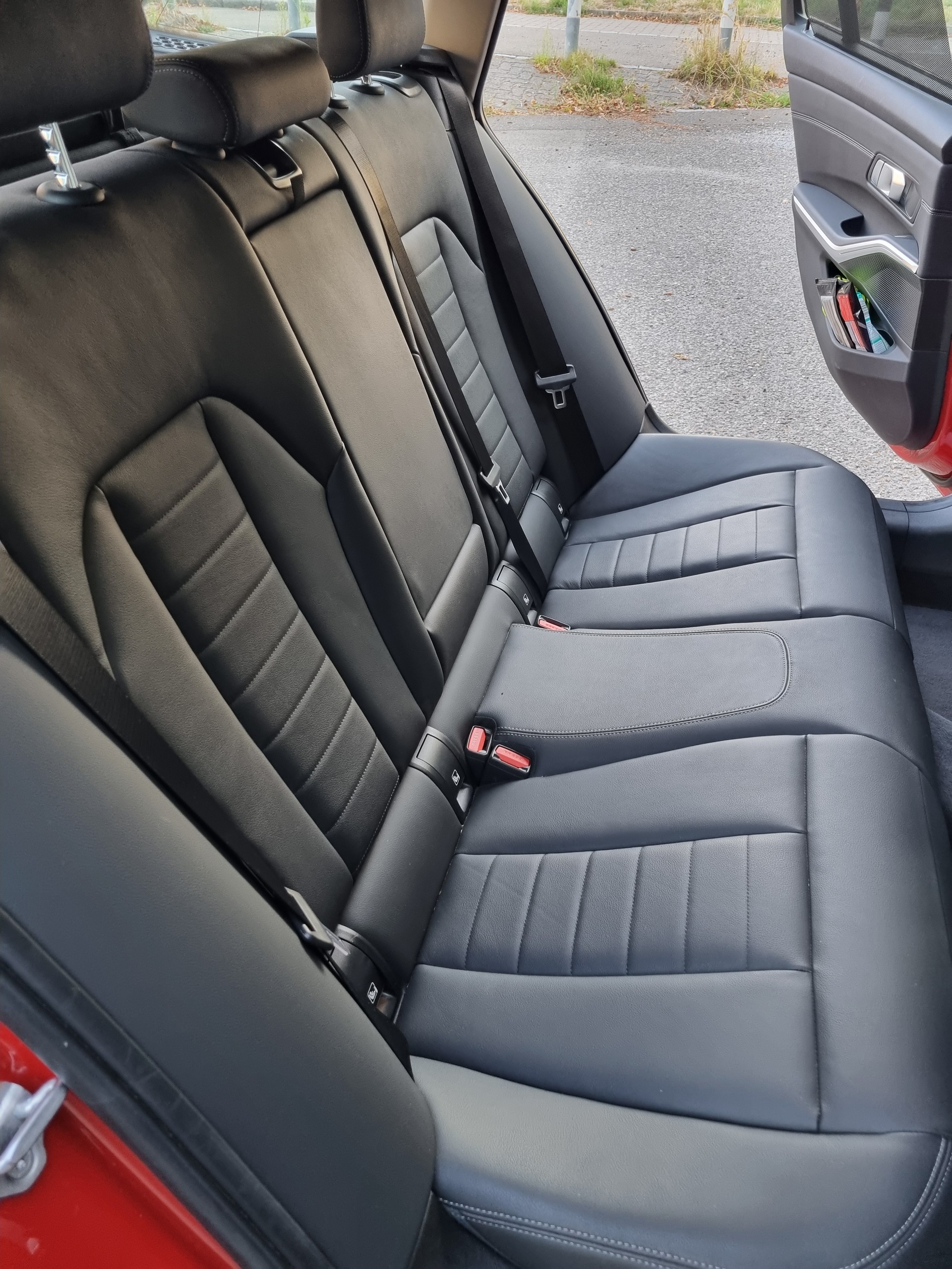 BMW 320d xDrive Touring Luxury Line-image-6
