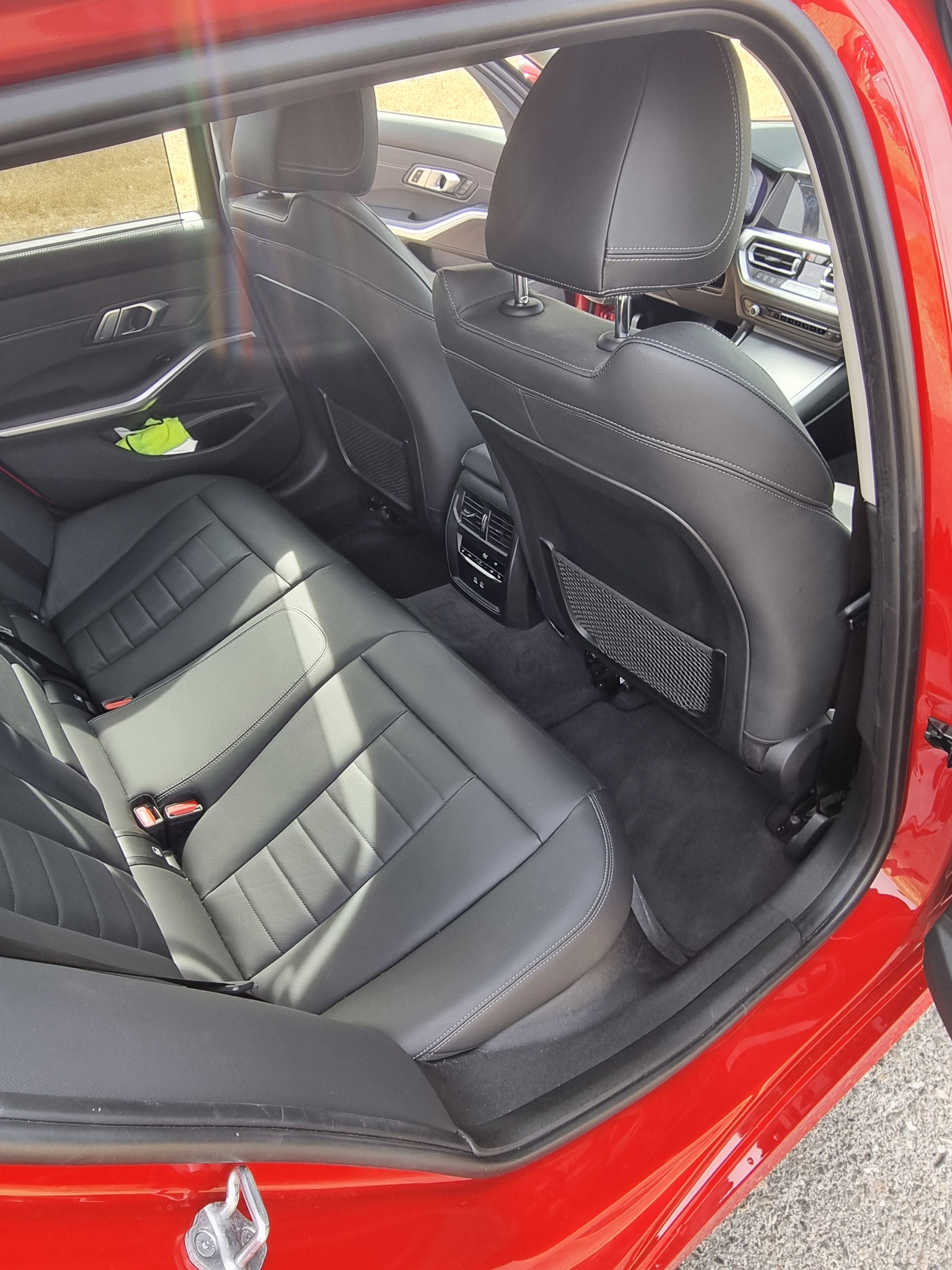 BMW 320d xDrive-image-5