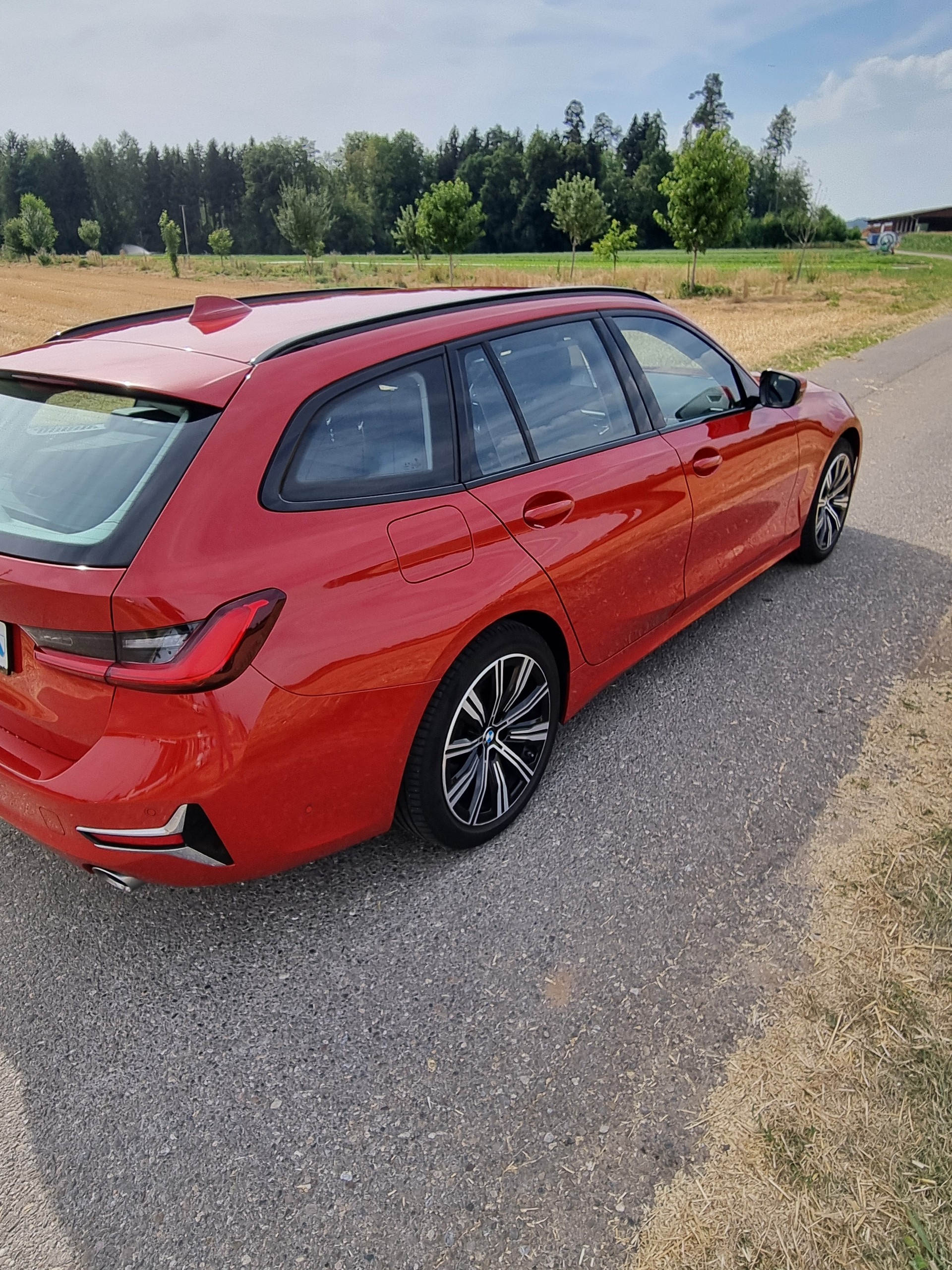 BMW 320d xDrive-image-2