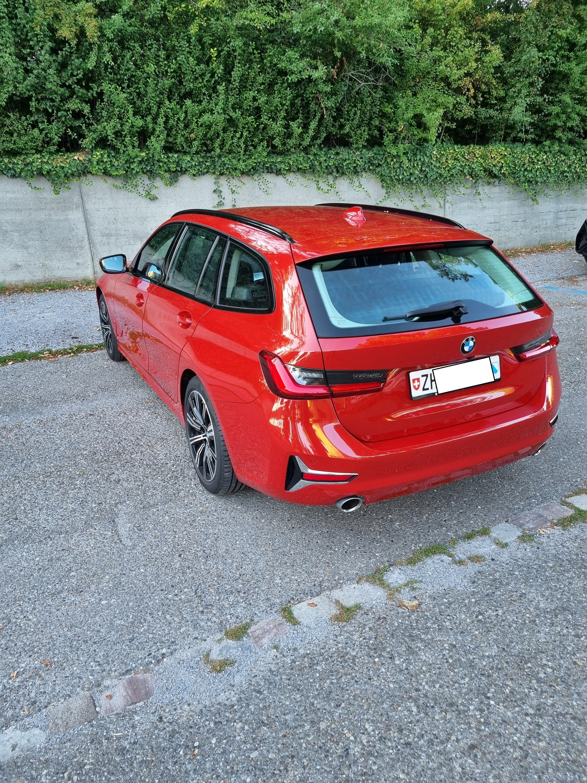 BMW 320d xDrive Touring Luxury Line-image-3