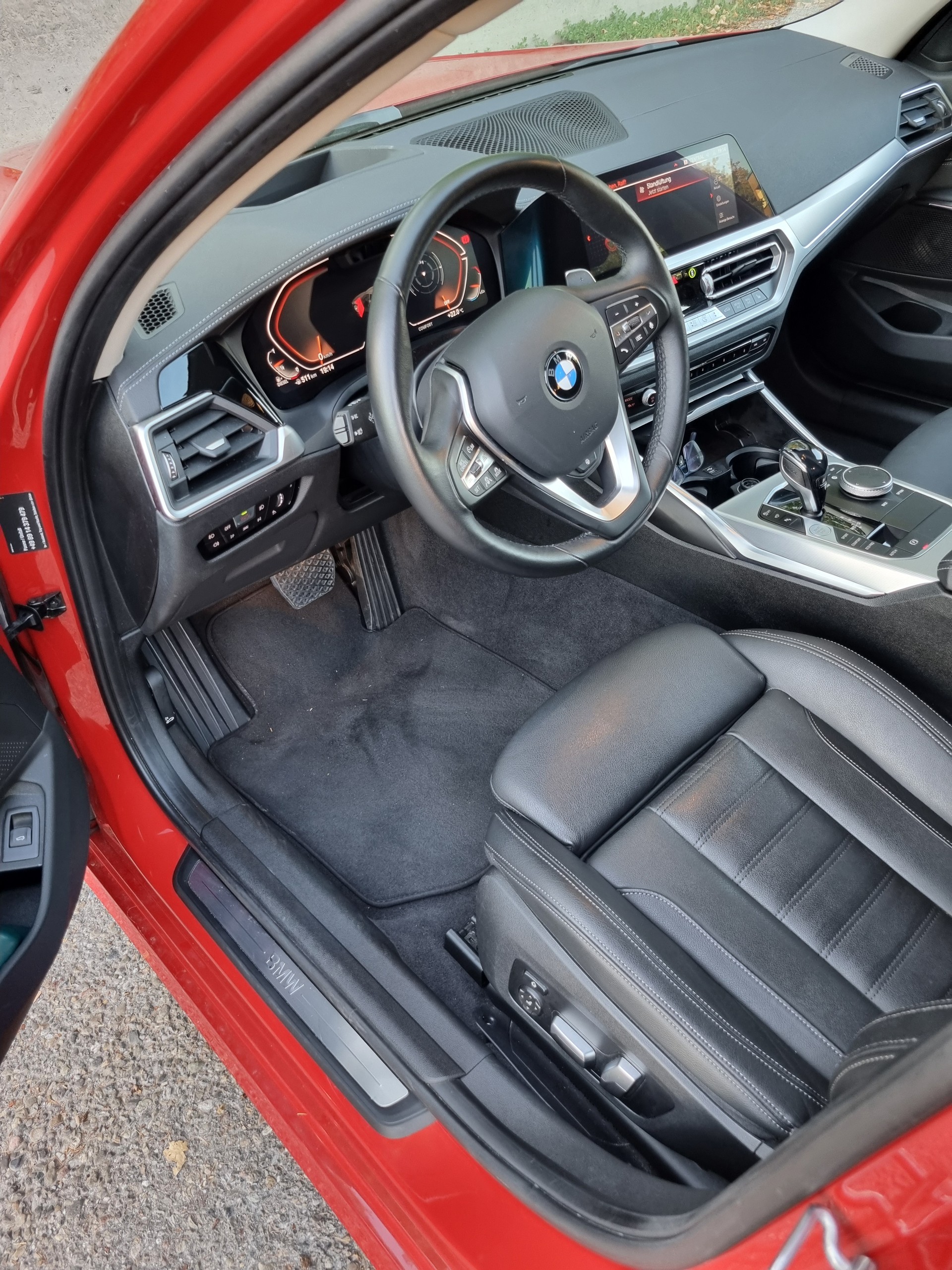 BMW 320d xDrive Touring Luxury Line-image-12