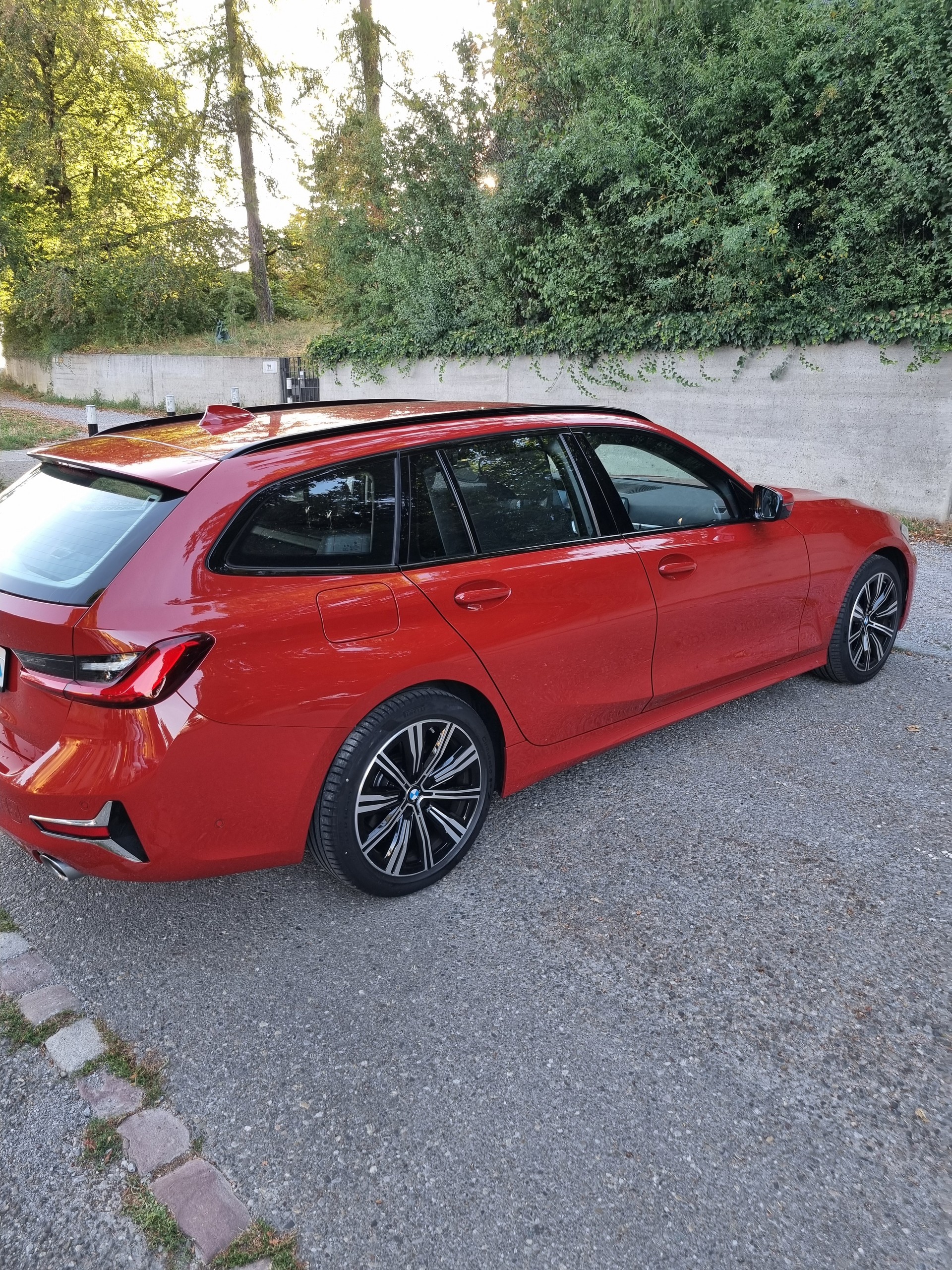 BMW 320d xDrive Touring Luxury Line-image-4