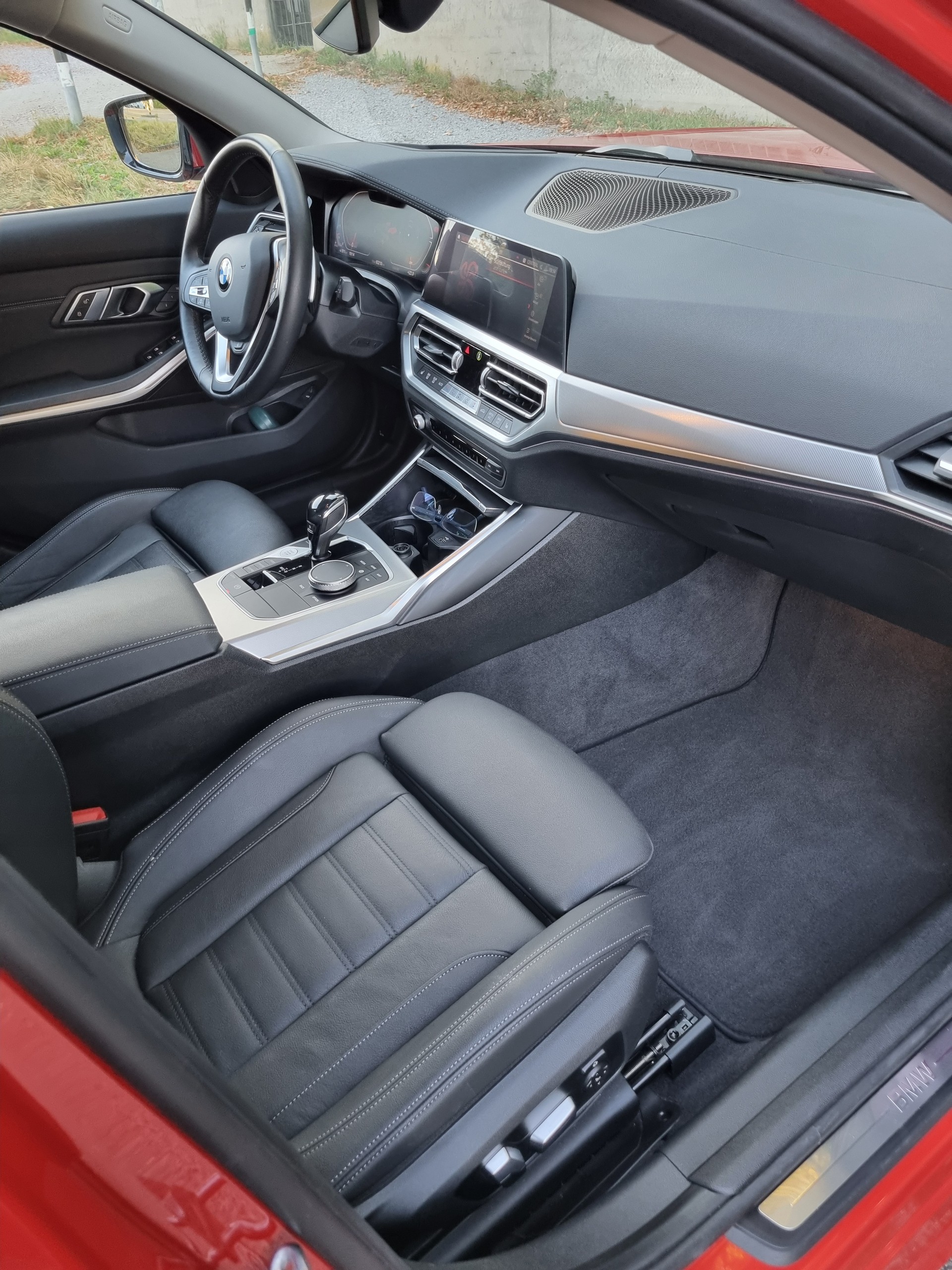 BMW 320d xDrive Touring Luxury Line-image-8