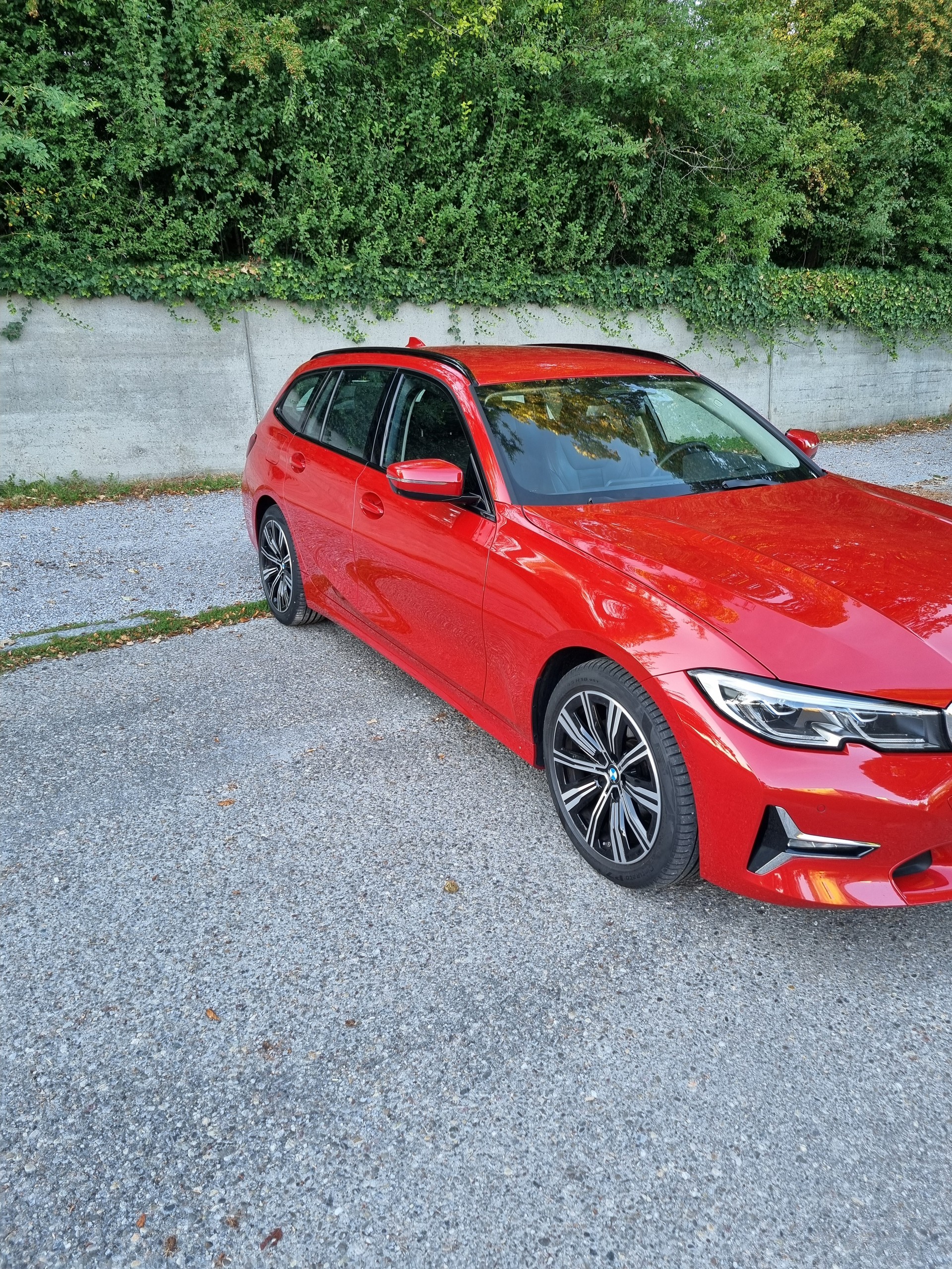 BMW 320d xDrive Touring Luxury Line-image-2