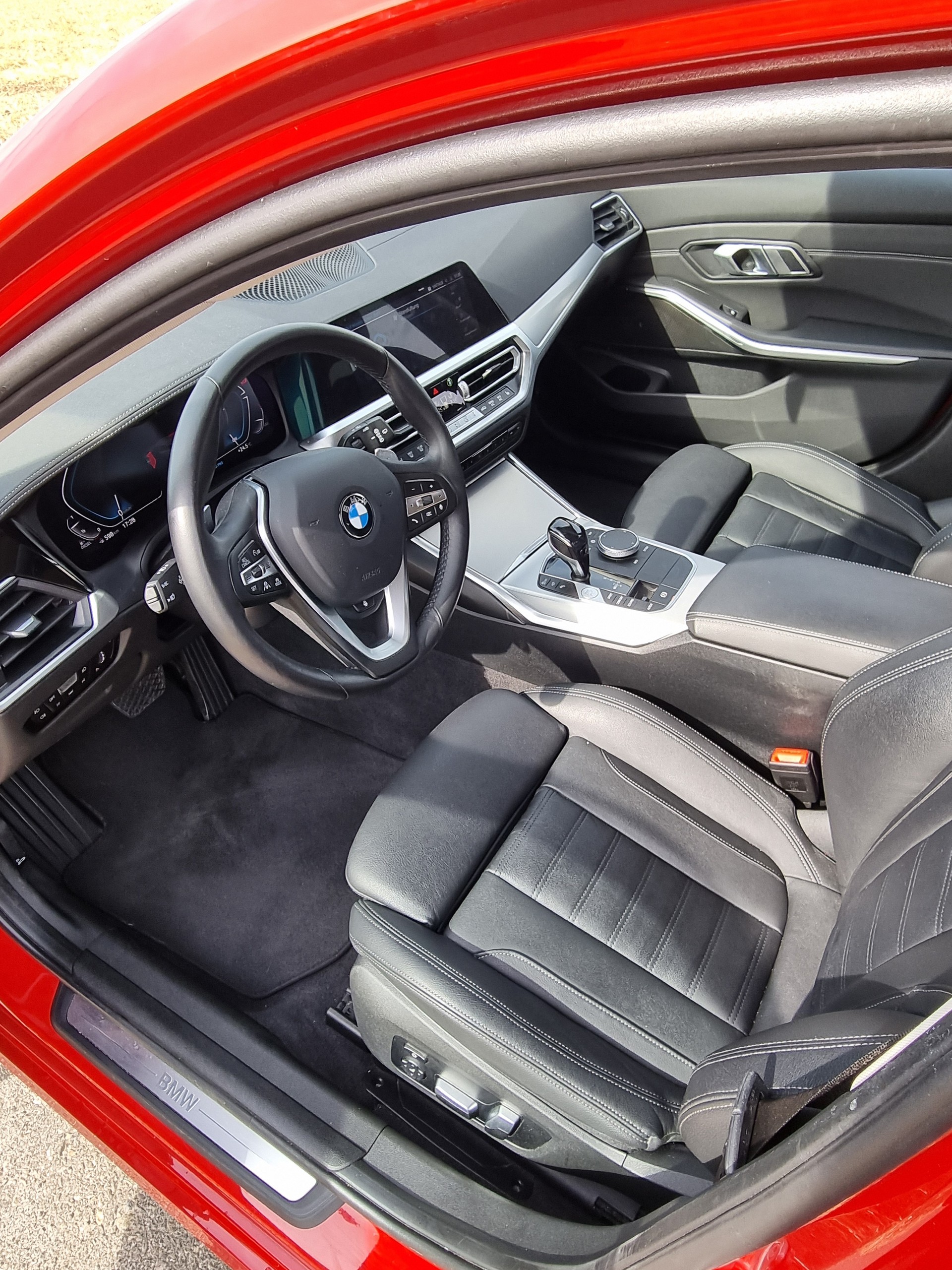 BMW 320d xDrive-image-4