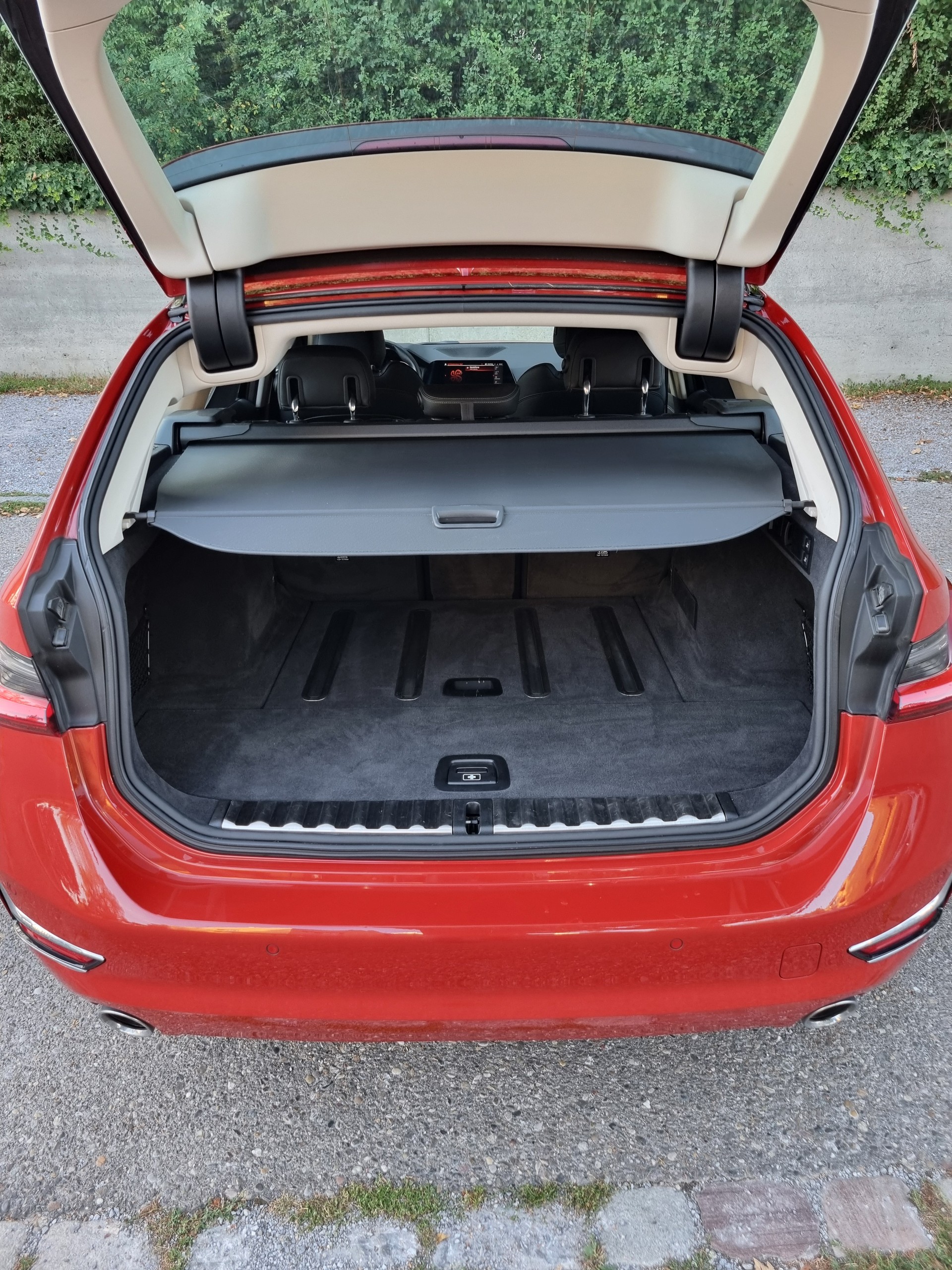 BMW 320d xDrive Touring Luxury Line-image-5