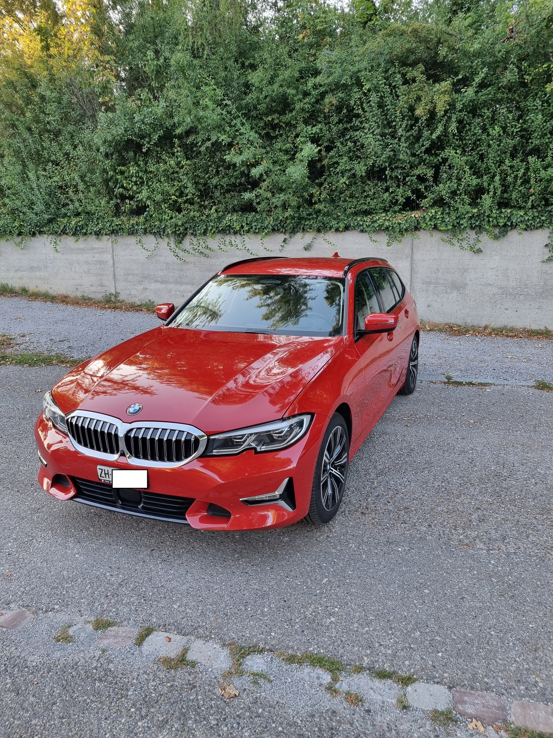 BMW 320d xDrive Touring Luxury Line-image-0