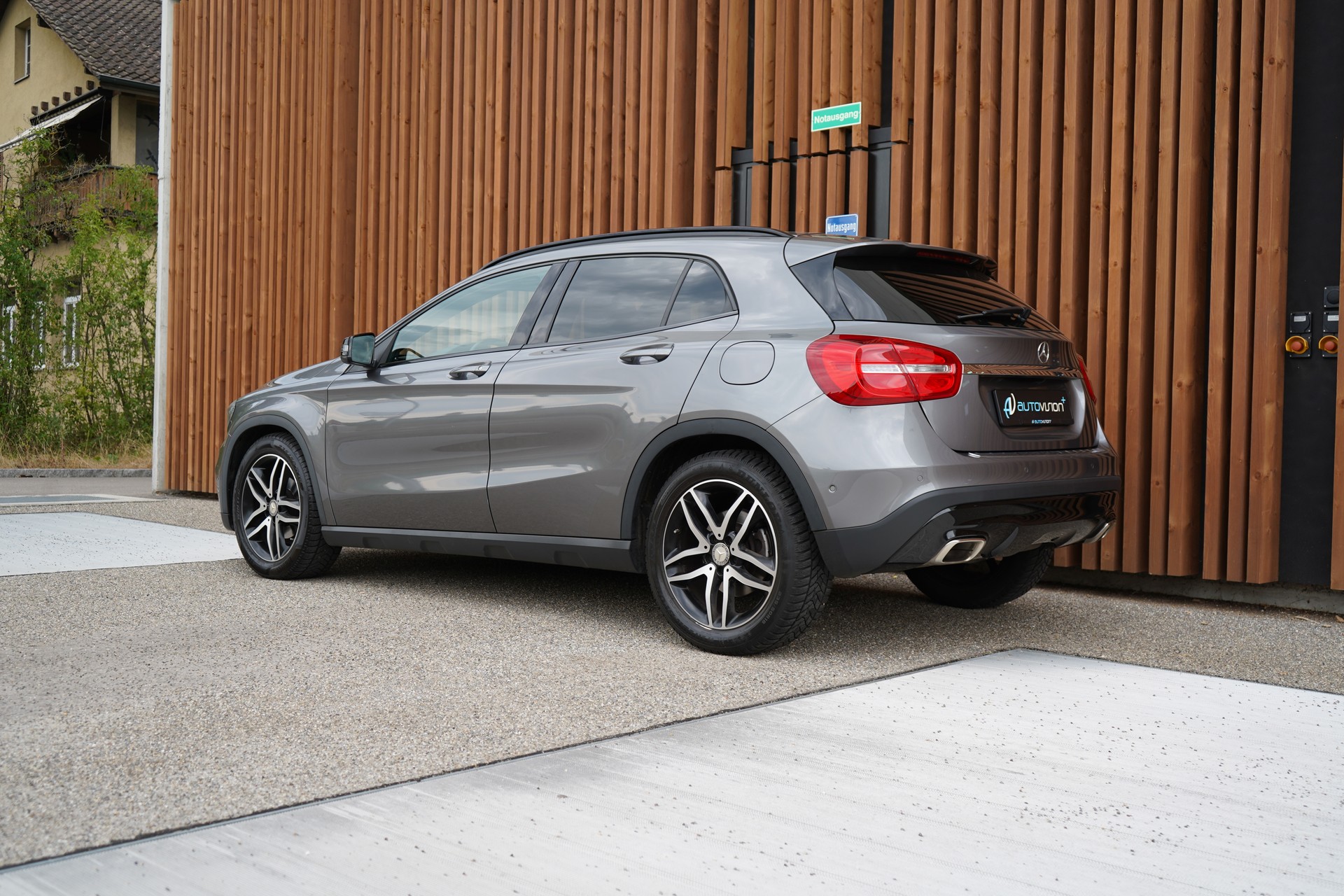 MERCEDES-BENZ GLA 200 NIGHT STAR 7G-DCT l 156 PS-image-7
