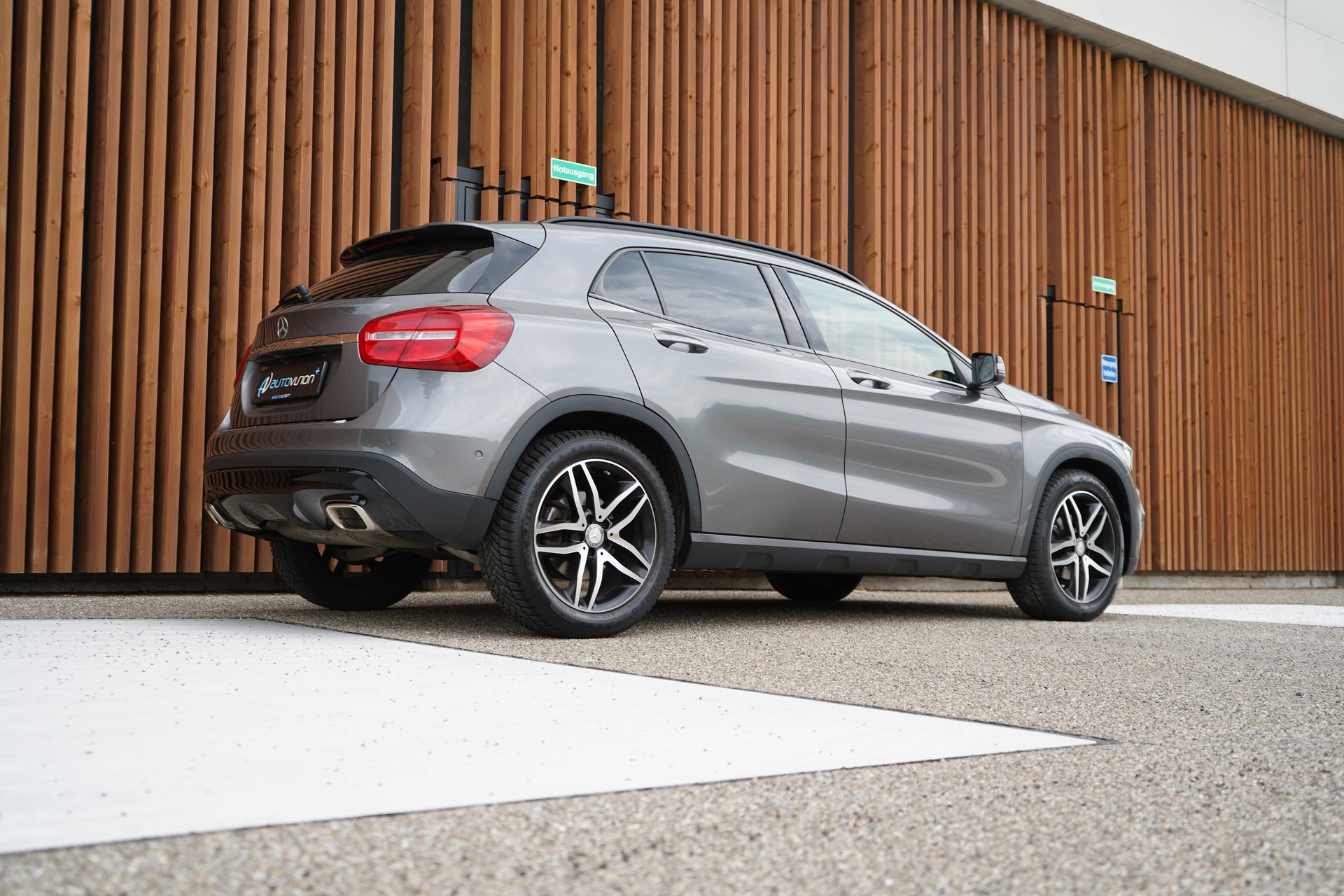 MERCEDES-BENZ GLA 200 NIGHT STAR 7G-DCT l 156 PS-image-9