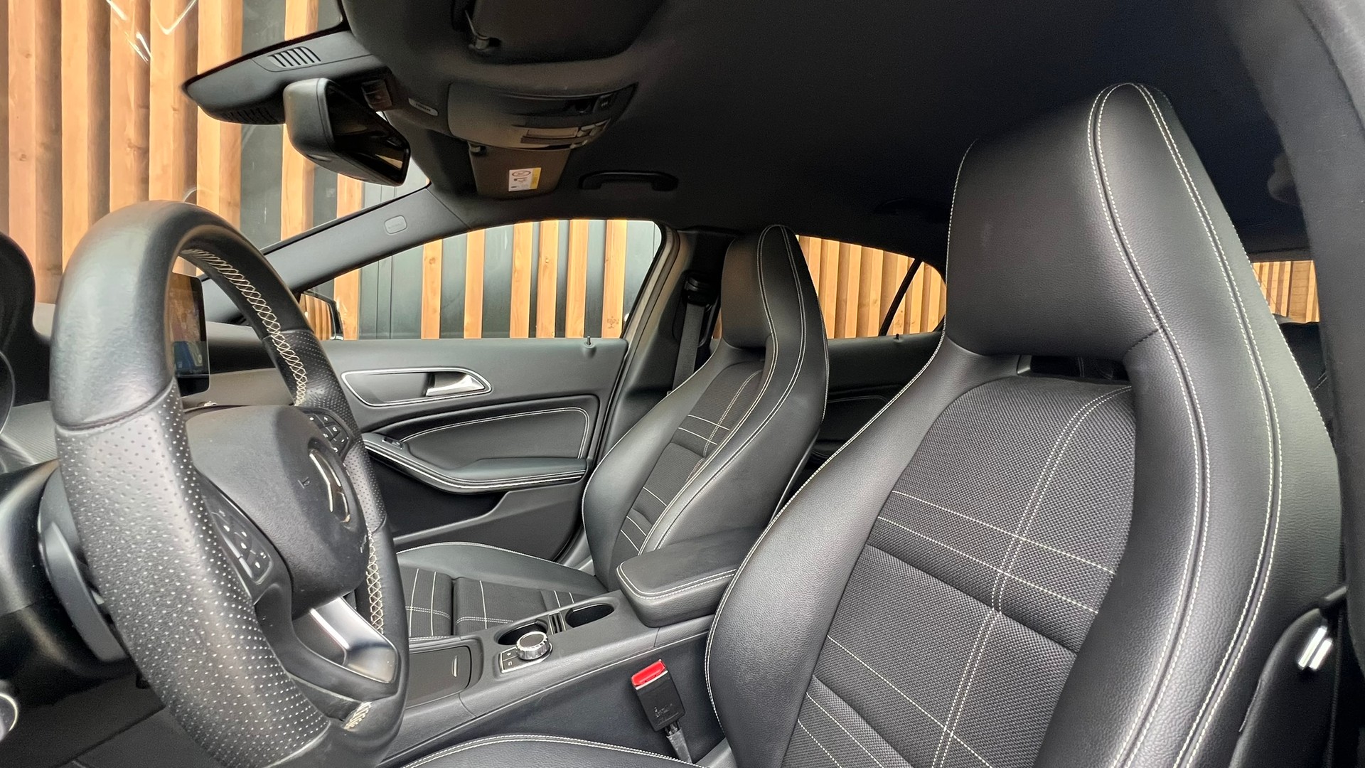 MERCEDES-BENZ GLA 200 NIGHT STAR 7G-DCT l 156 PS-image-20