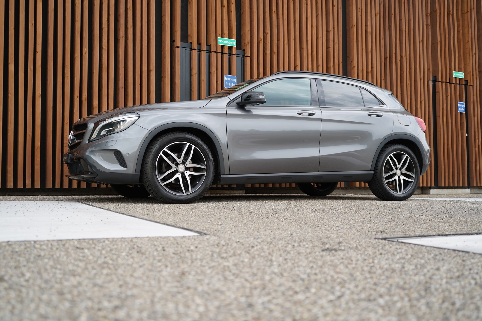 MERCEDES-BENZ GLA 200 NIGHT STAR 7G-DCT l 156 PS-image-6