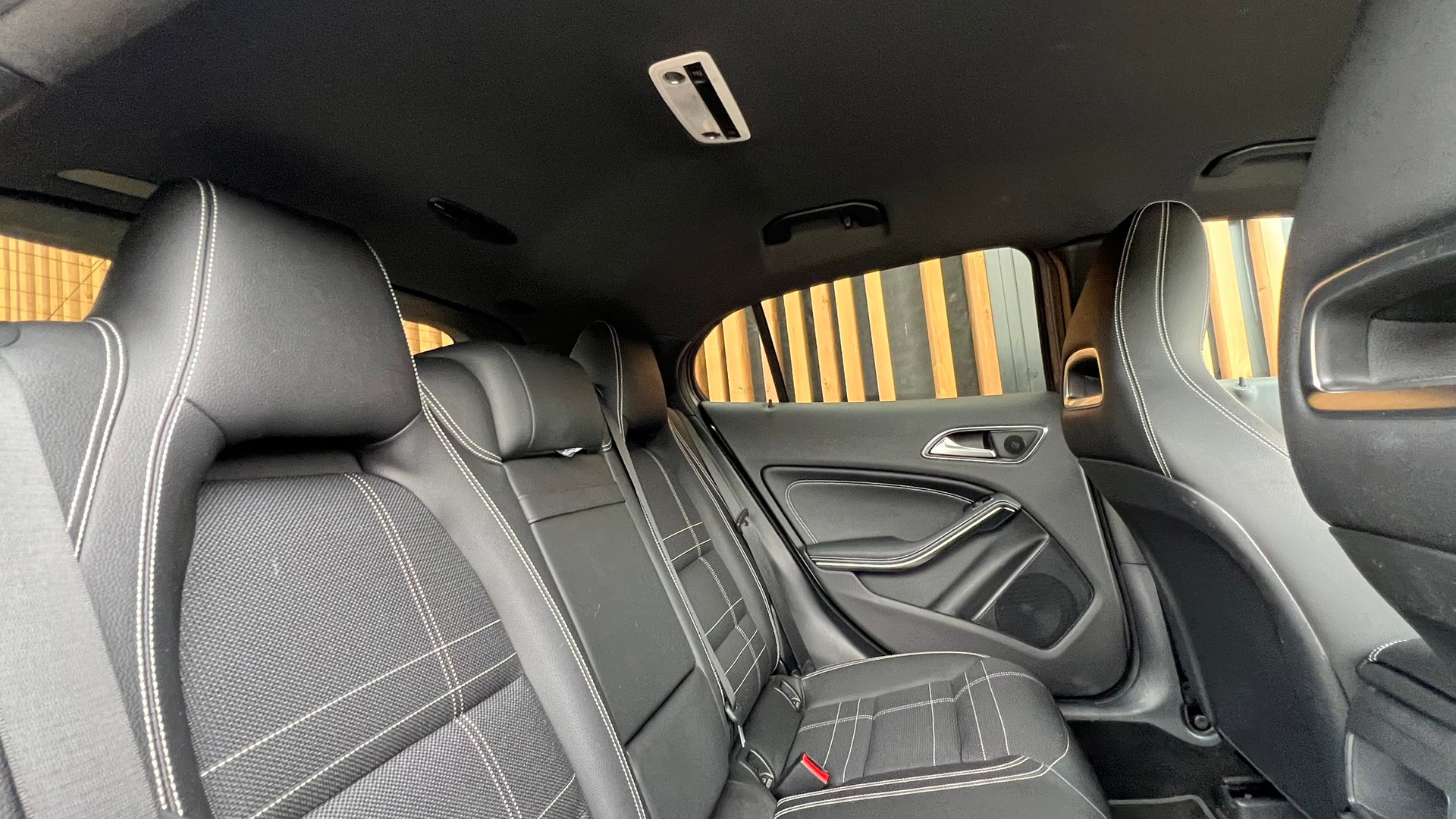 MERCEDES-BENZ GLA 200 NIGHT STAR 7G-DCT l 156 PS-image-25