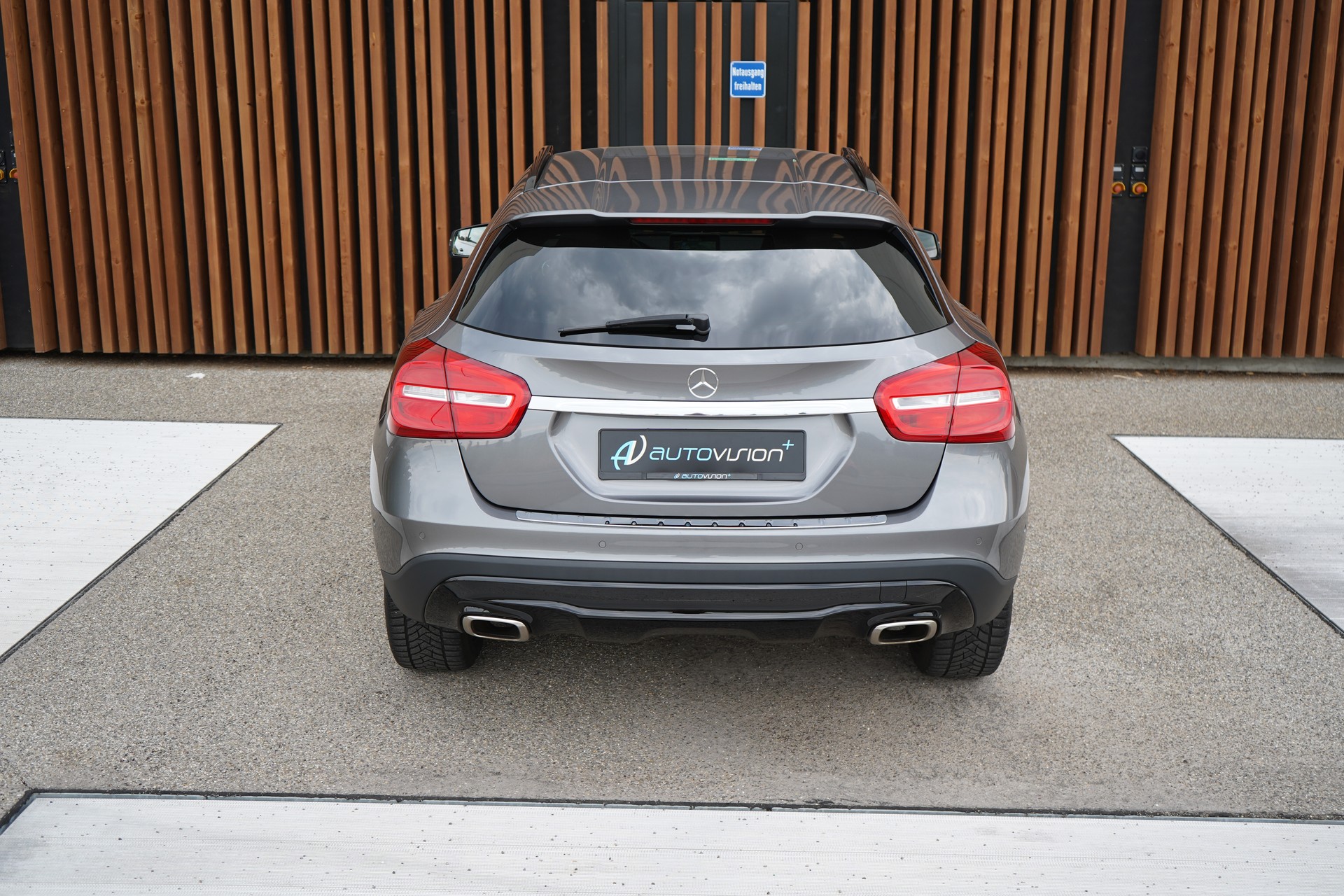 MERCEDES-BENZ GLA 200 NIGHT STAR 7G-DCT l 156 PS-image-12