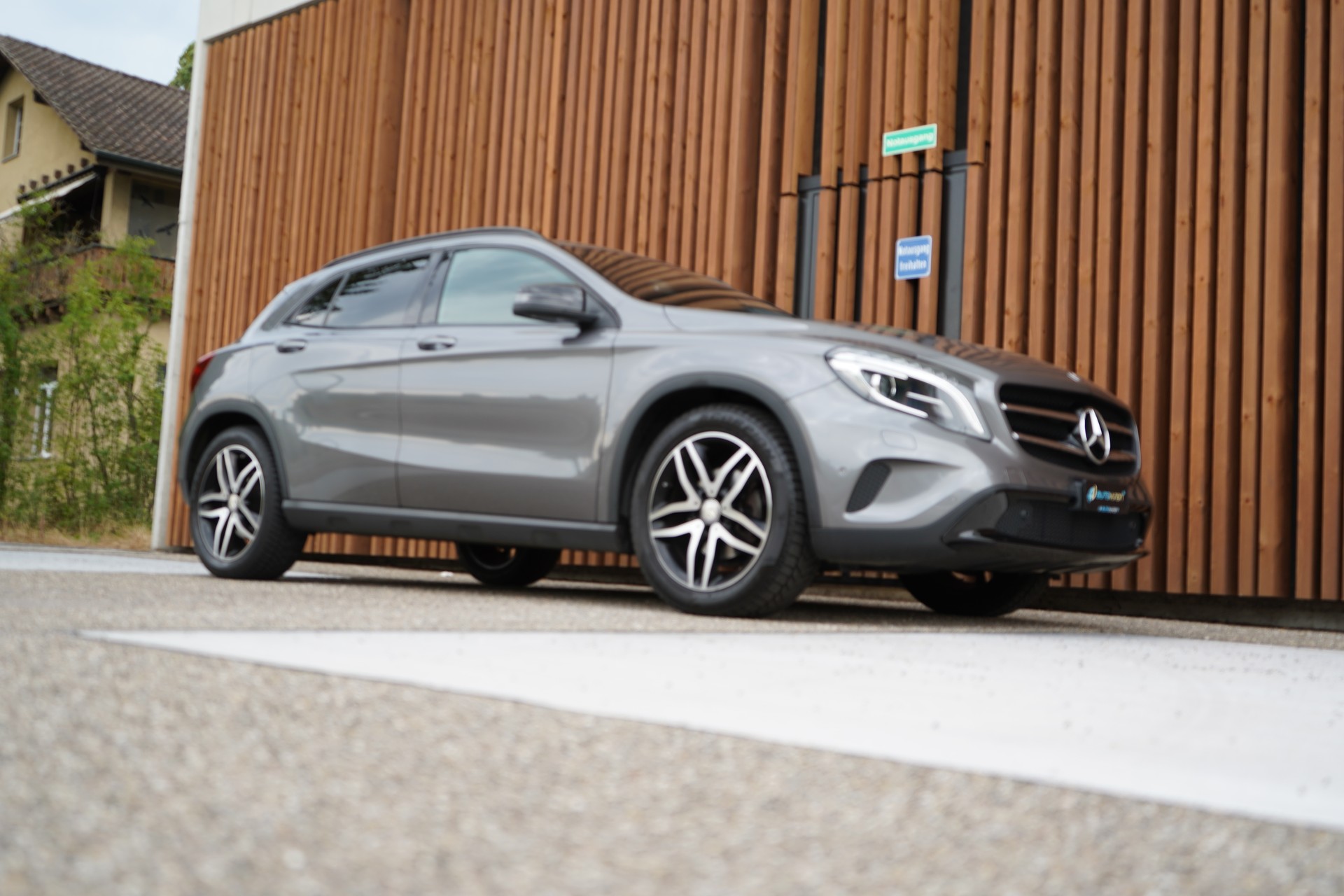 MERCEDES-BENZ GLA 200 NIGHT STAR 7G-DCT l 156 PS-image-8