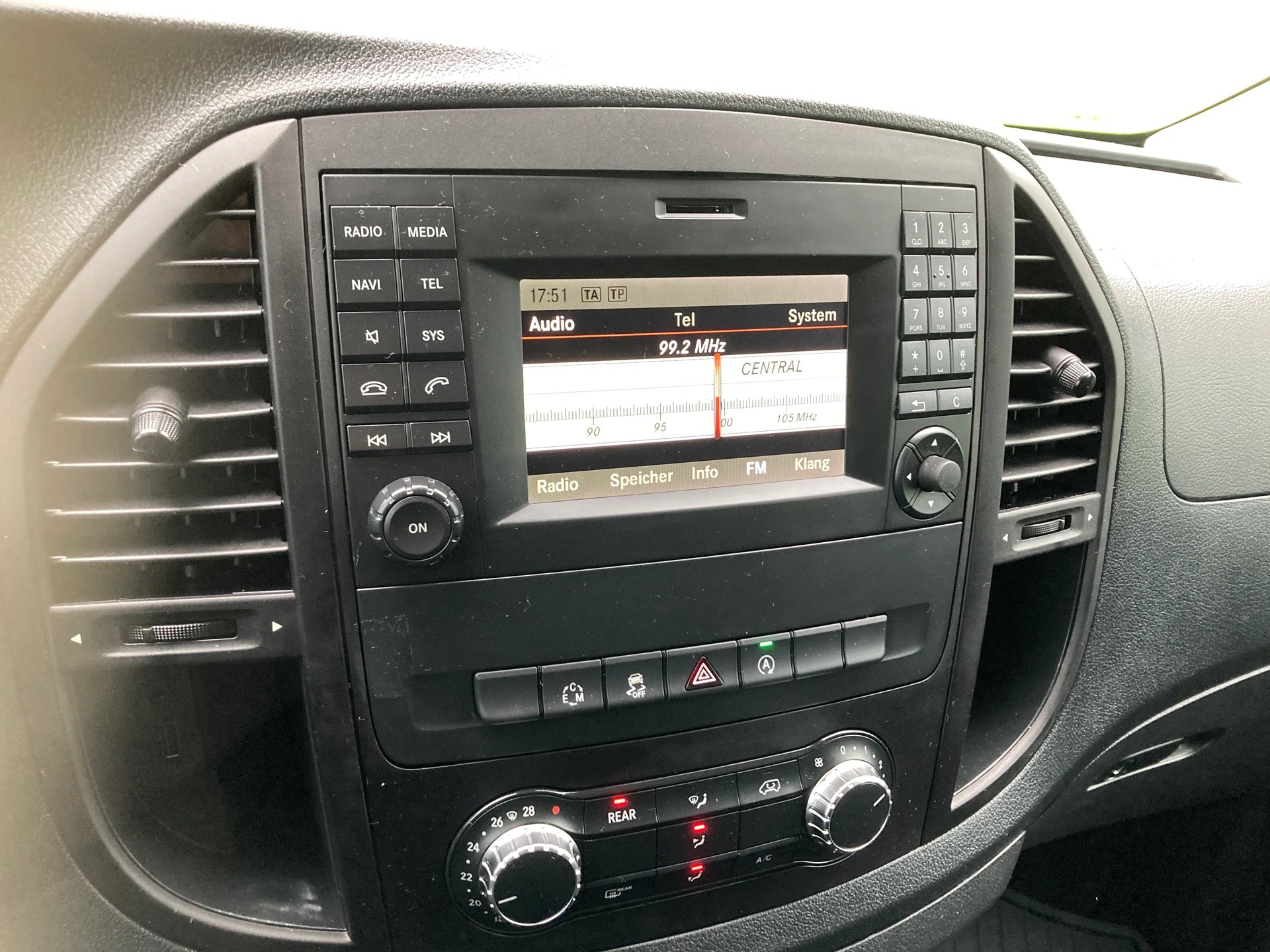 MERCEDES-BENZ Vito 114 BlueTec Tourer Select 4Matic 7G-Tronic-image-9