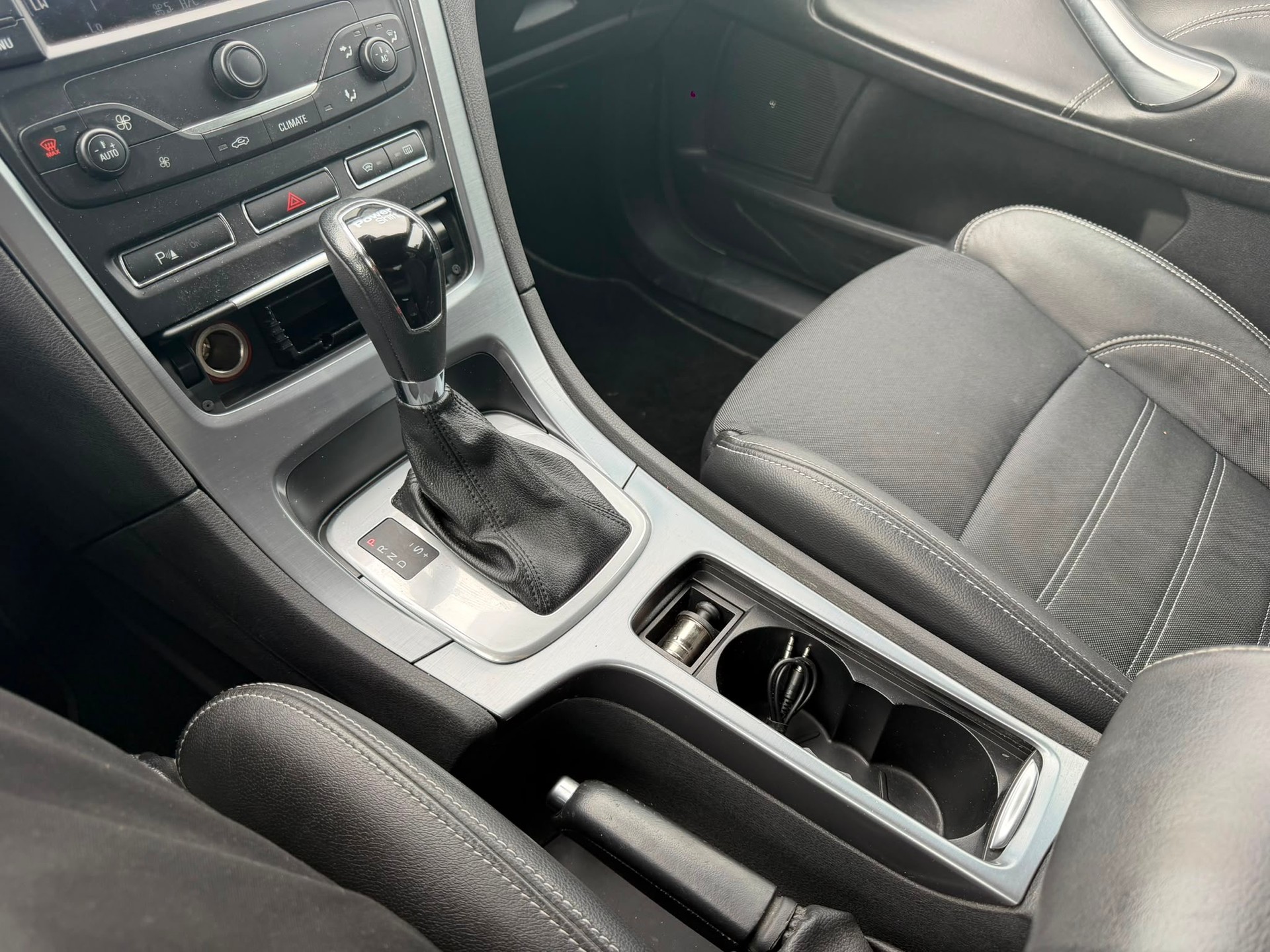 FORD Mondeo 2.0 TDCi 16V Carving PowerShift-image-13