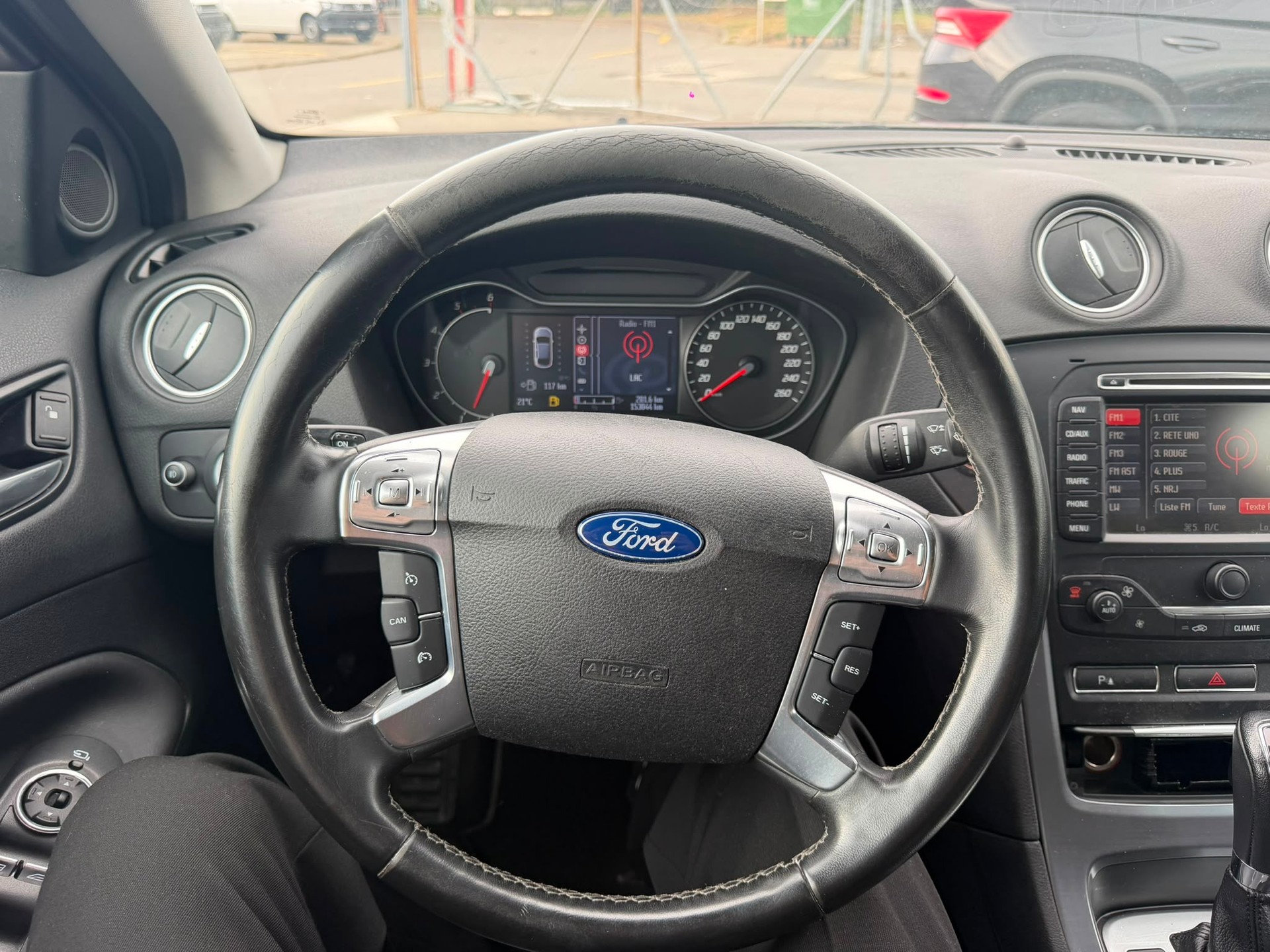 FORD Mondeo 2.0 TDCi 16V Carving PowerShift-image-14