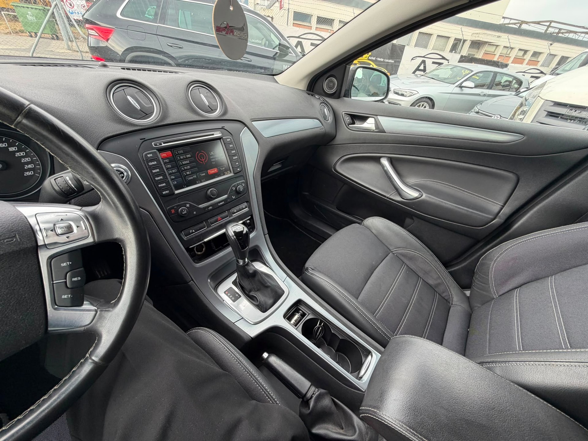 FORD Mondeo 2.0 TDCi 16V Carving PowerShift-image-11