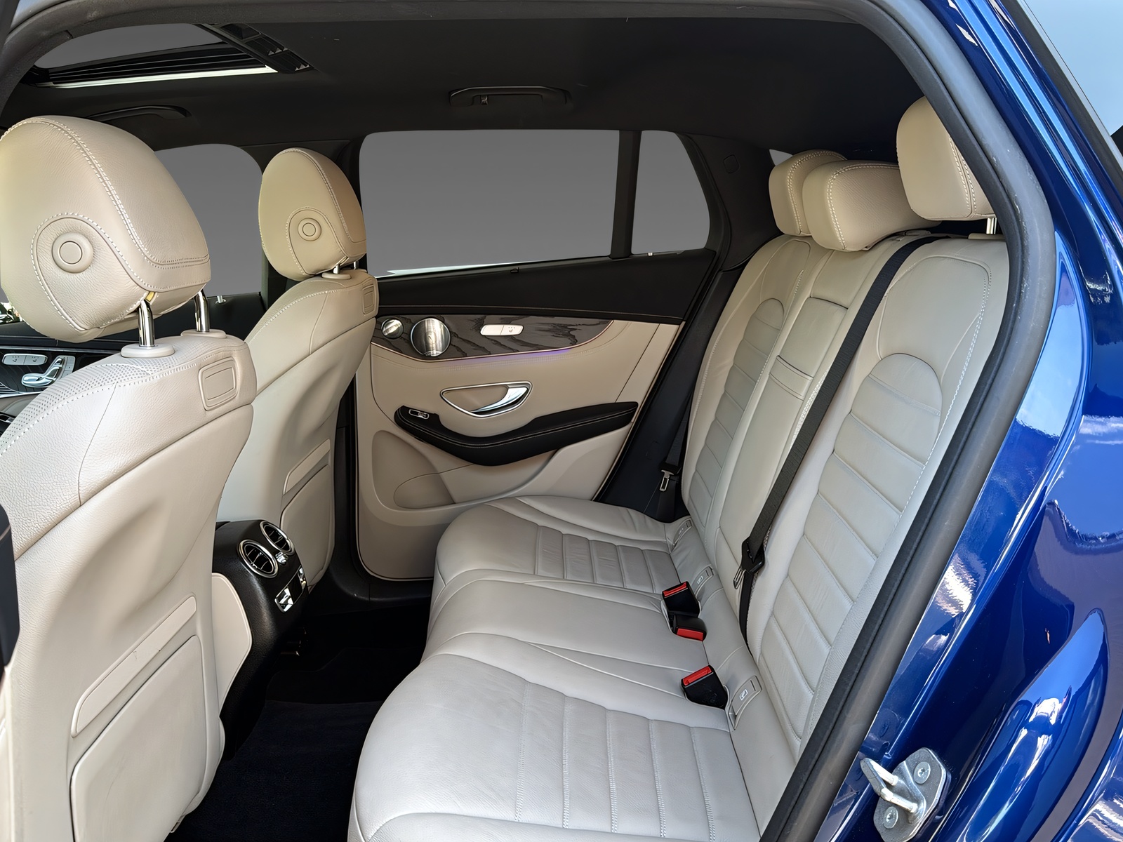 MERCEDES-BENZ EQC 400 AMG Line 4Matic-image-10