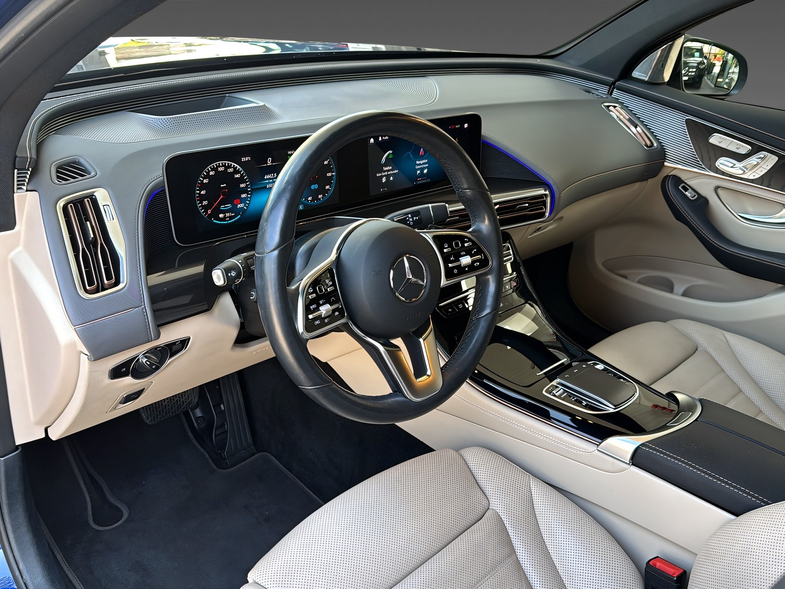 MERCEDES-BENZ EQC 400 AMG Line 4Matic-image-6