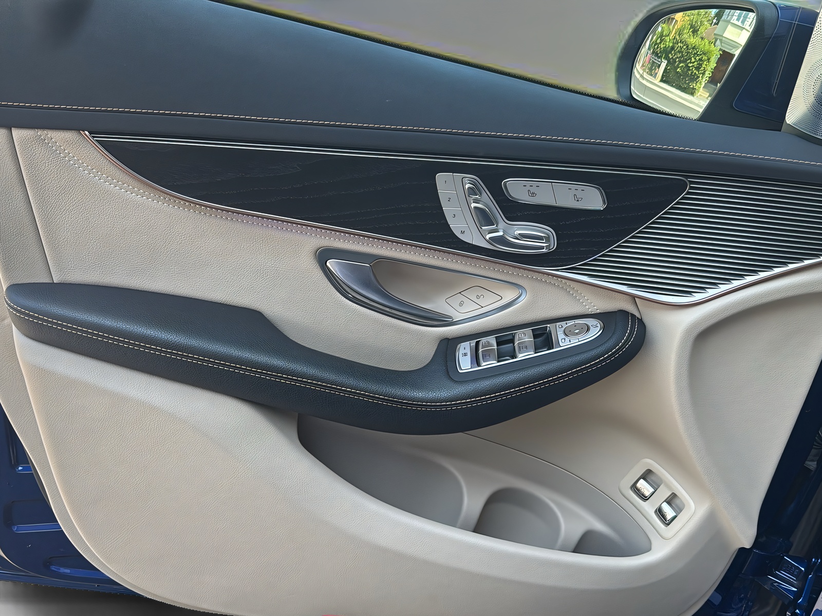 MERCEDES-BENZ EQC 400 AMG Line 4Matic-image-9