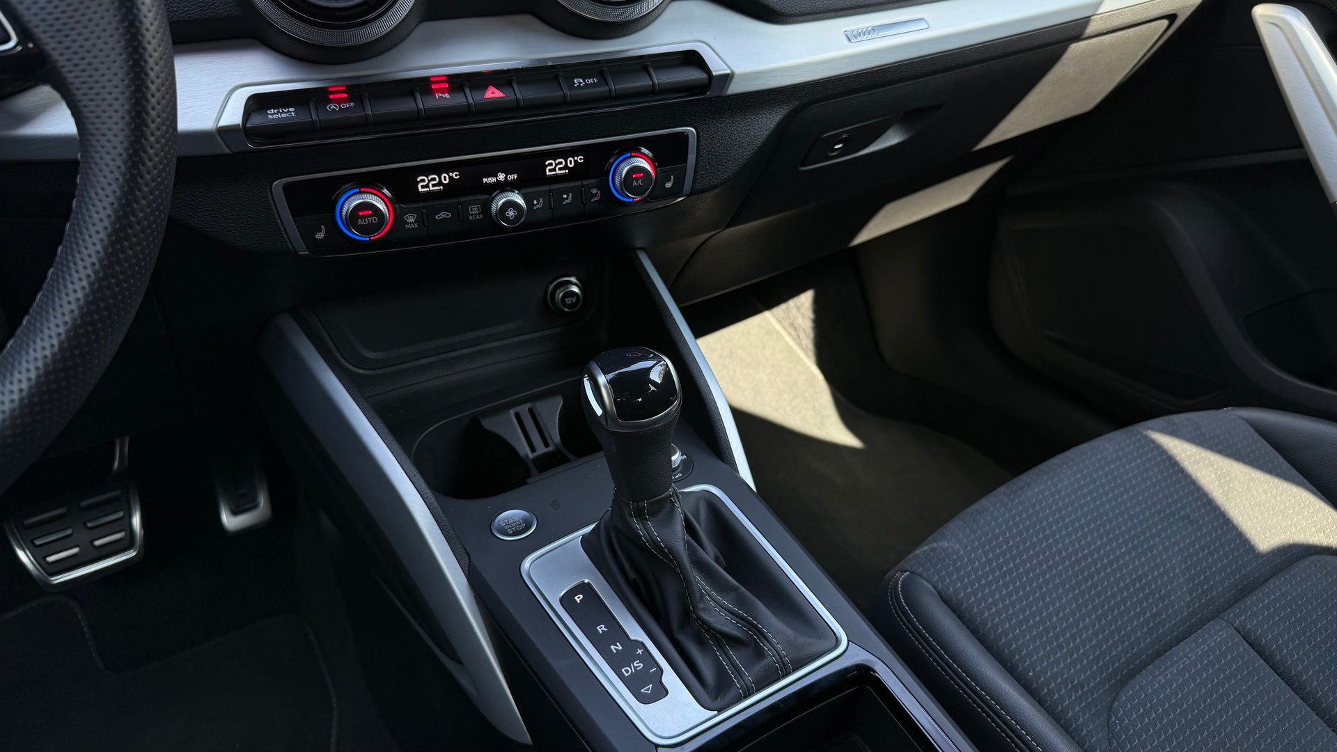 AUDI Q2 35 TFSI S line S-tronic-image-8