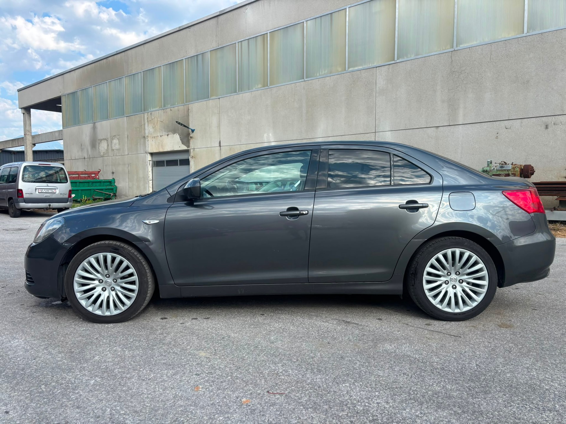 SUZUKI Kizashi 2.4 GL Top 4WD CVT-image-4